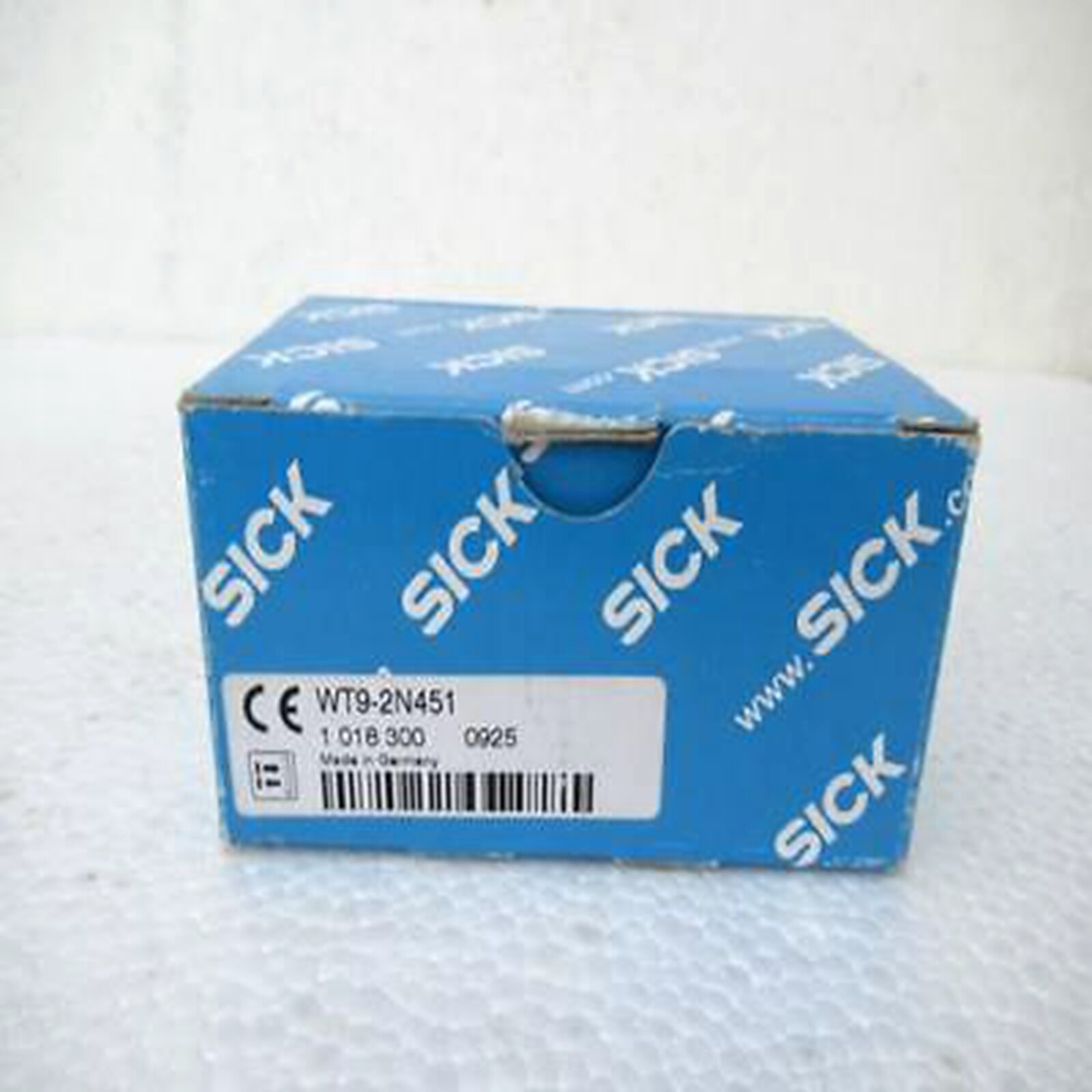 NEW SICK WT9-2N451 PLC PE ENERGETIC PHOTOELECTRIC PROXIMITY SENSOR