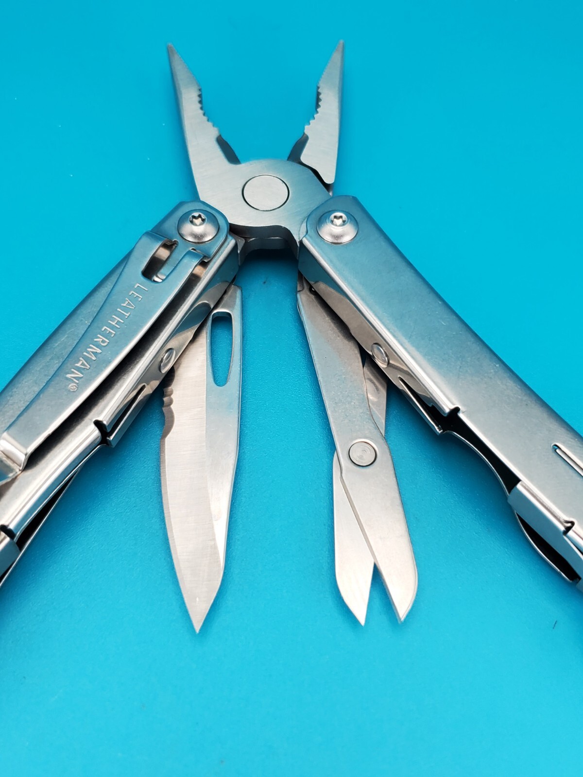 LEATHERMAN WINGMAN MULTI-TOOL! FAST SHIPPING! WITH SHEATH!