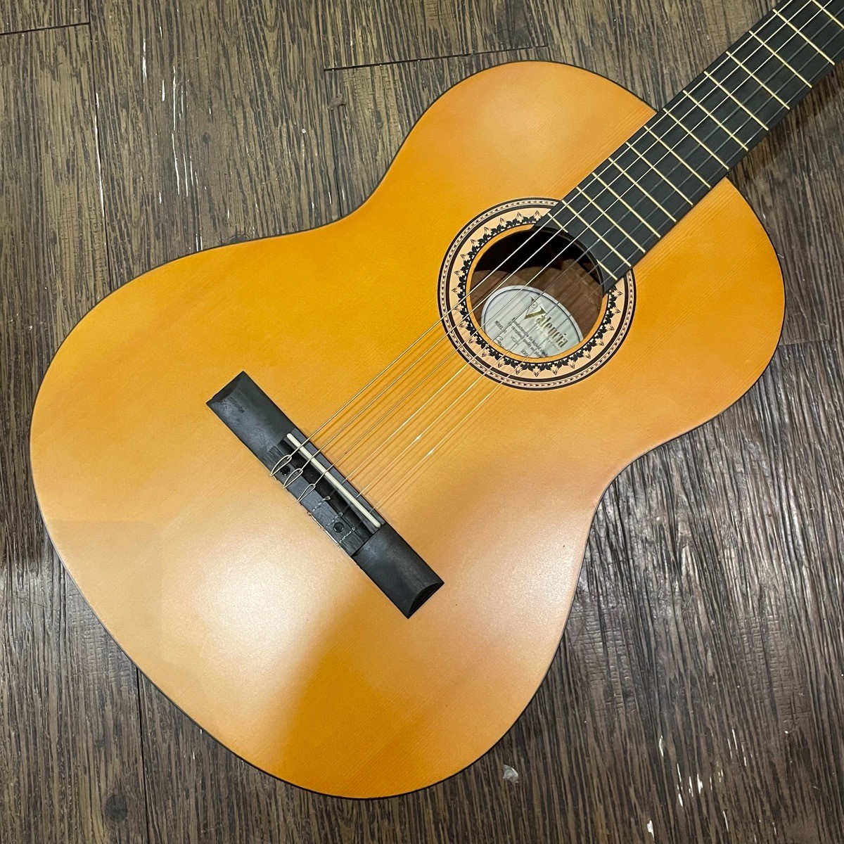 Valencia VC-204 Classical Guitar with 18F, 650mm Scale
