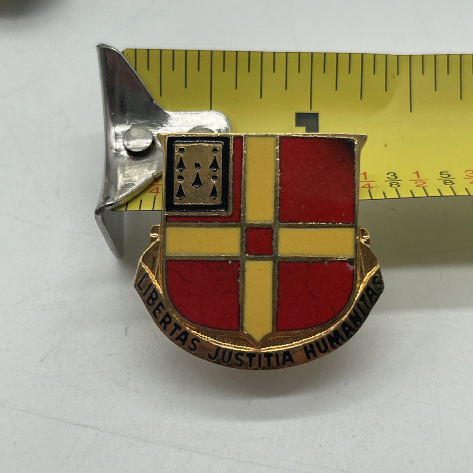 U.S. Military 81st Field Artillery DI DUI Crest Pin Clutch LIBERTAS JUSTITIA