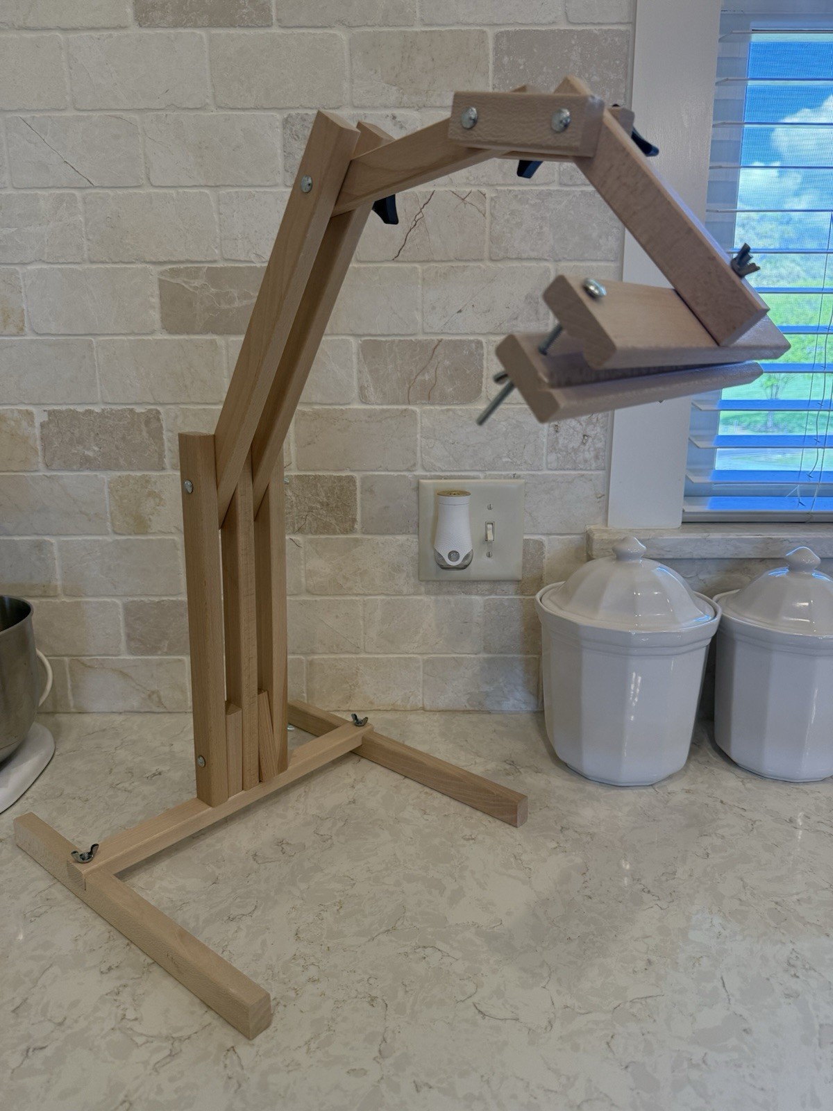 NEW EDMUNDS UNIVERSAL CRAFT STAND 6111, DURABLE HARDWOOD, HOOPS SCROLL FRAMES
