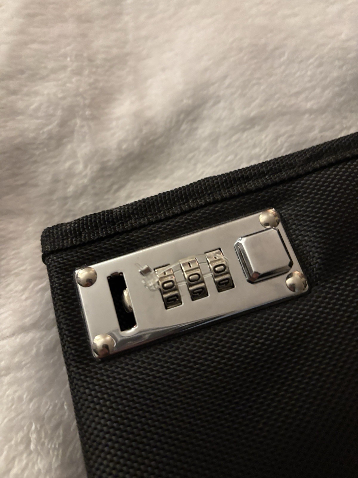 VAULTZ Combination Lock Security Case for Notebook or Tablet with Tether Cable