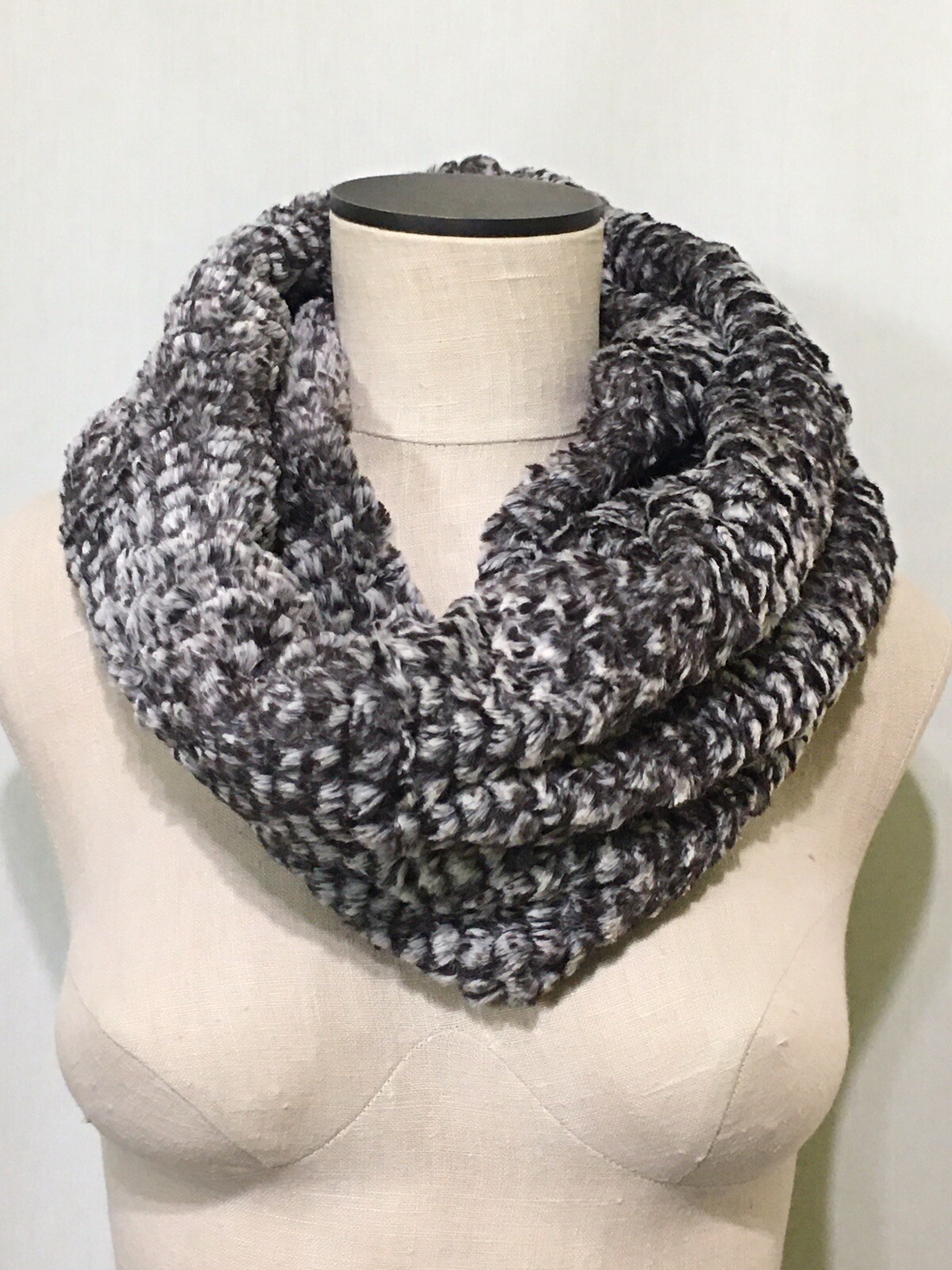 NWT ANN TAYLOR Loft Womens Infinity Scarf Brown Cream Double Sided Clothing