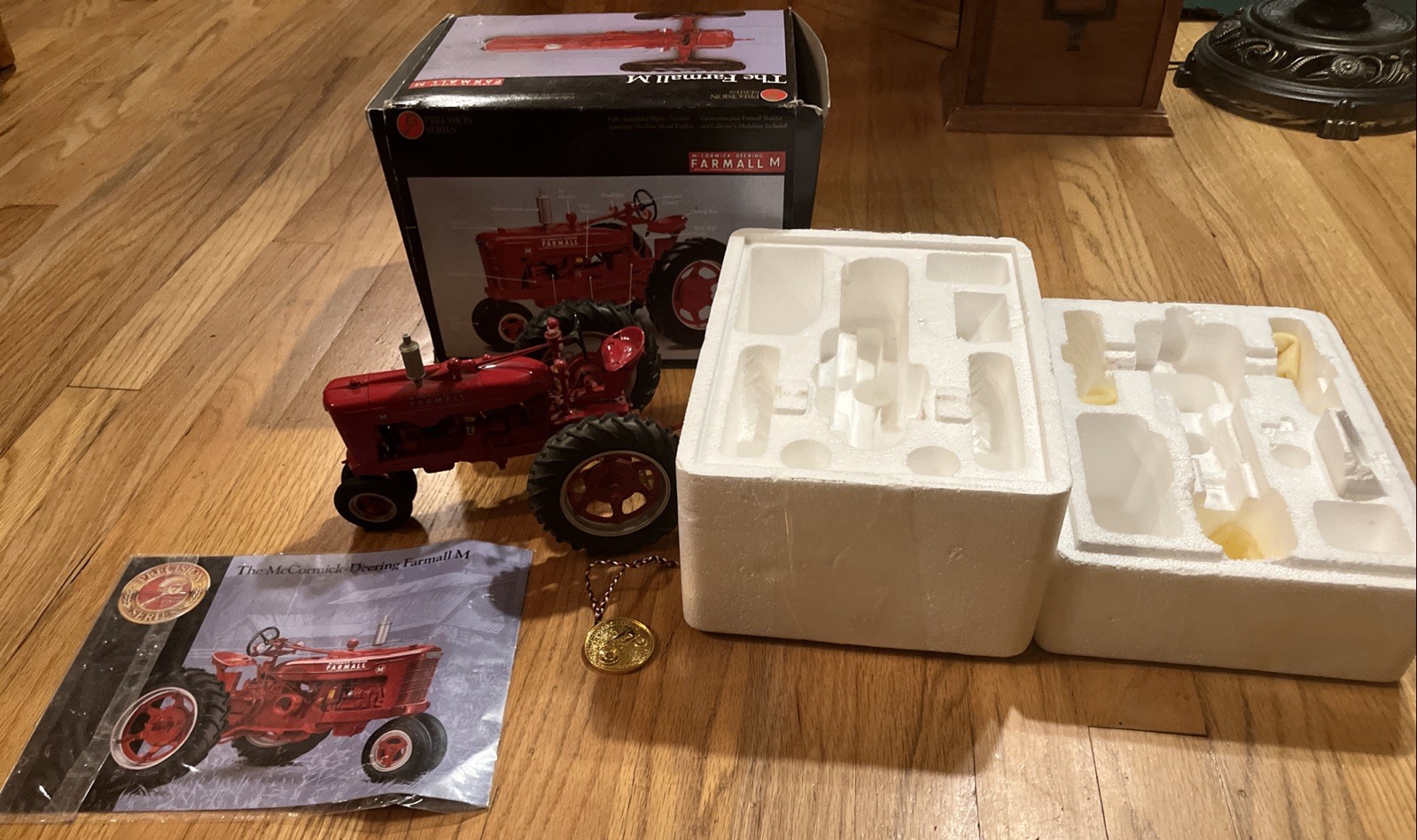 Ertl Precision Series 1/16 Scale Farmall M Tractor Collectible Display W Box Red