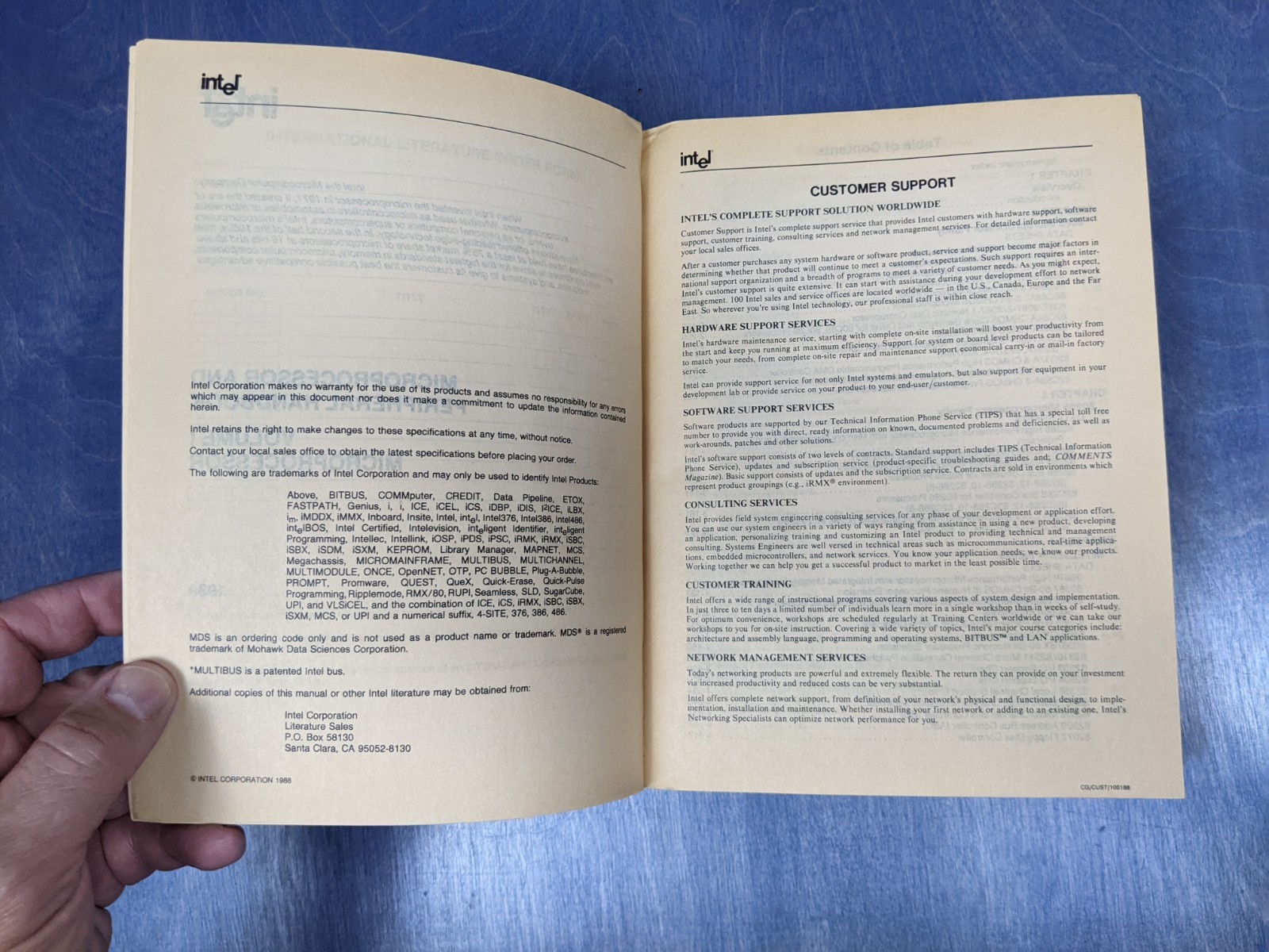 1989 Intel Microprocessor and Peripheral Handbook Volume 1 OEM Book 230843-006