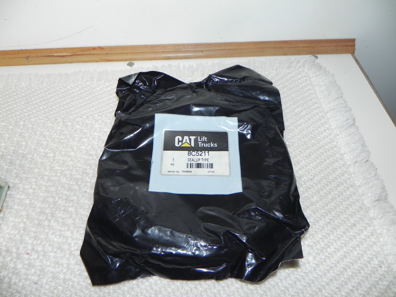 Caterpillar Cat Forklift Lip Seal Type 8C5211 New Old Stock