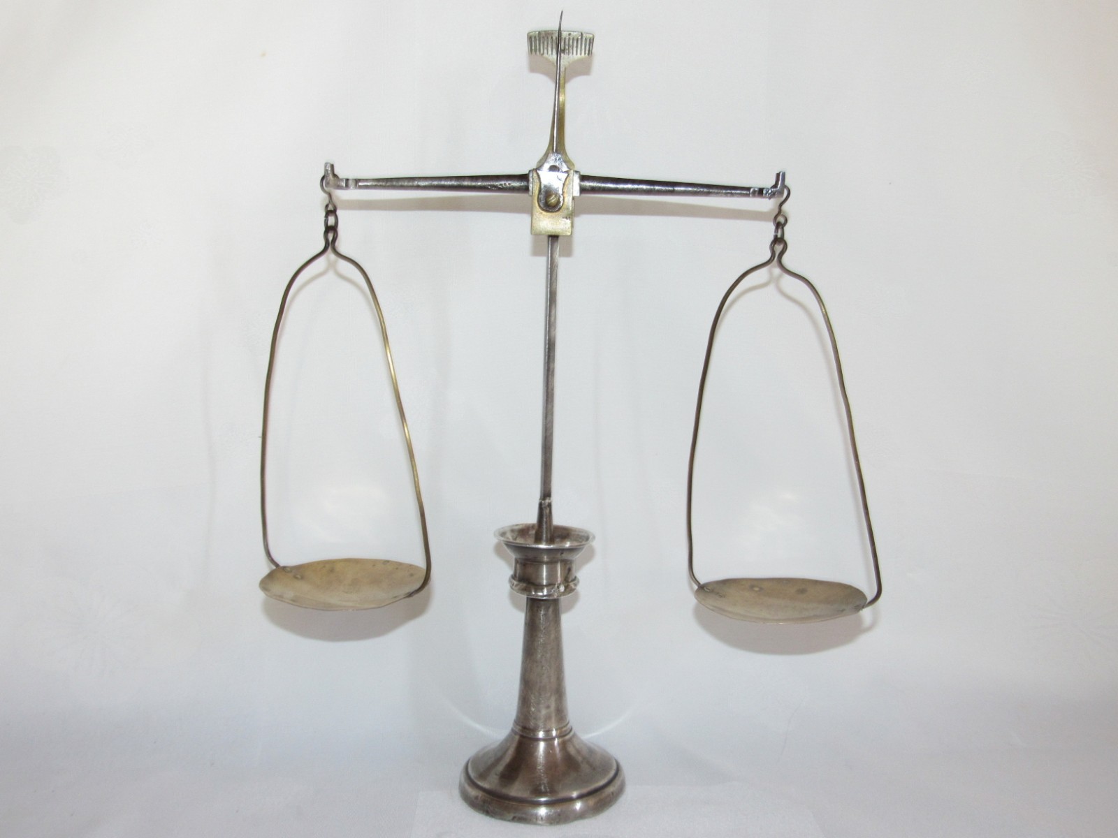 11E10 Precision Balance Trebuchet Solid Silver English Gray Grey & Co 1918