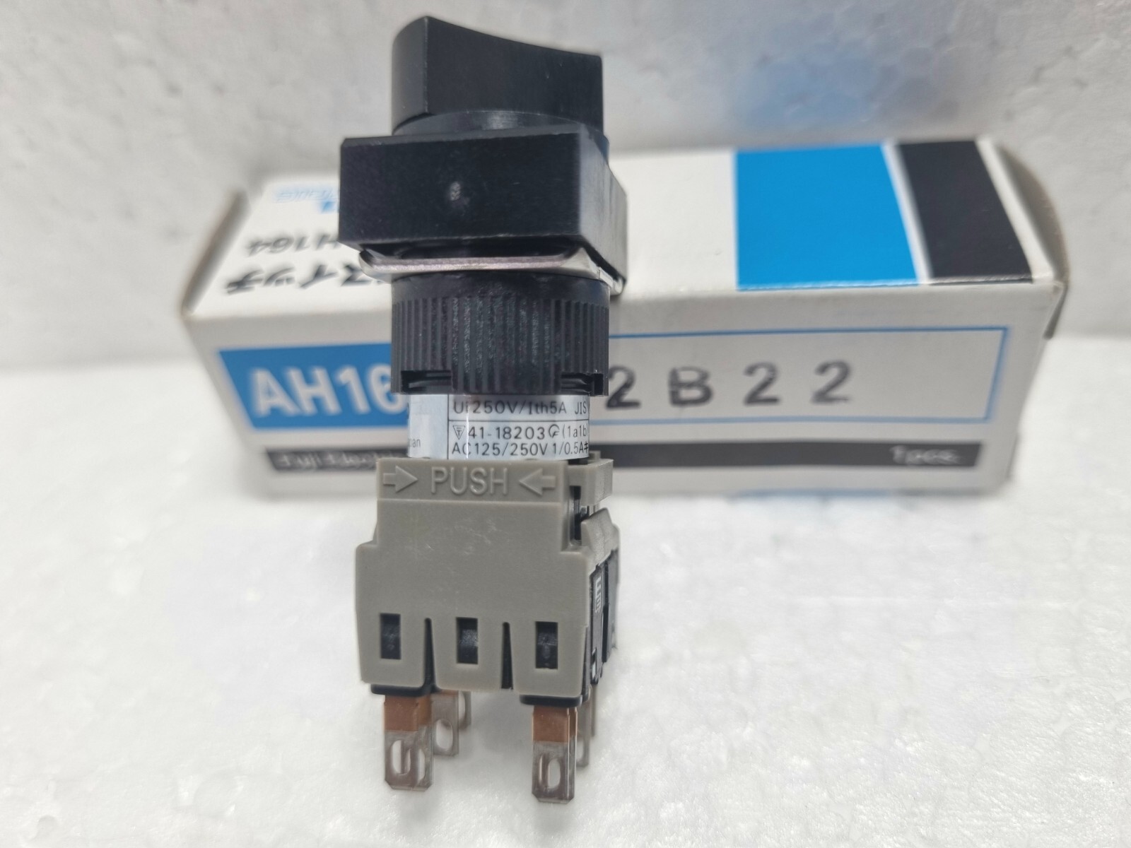 Fuji Electric AH165-P2B22 Selector Switch