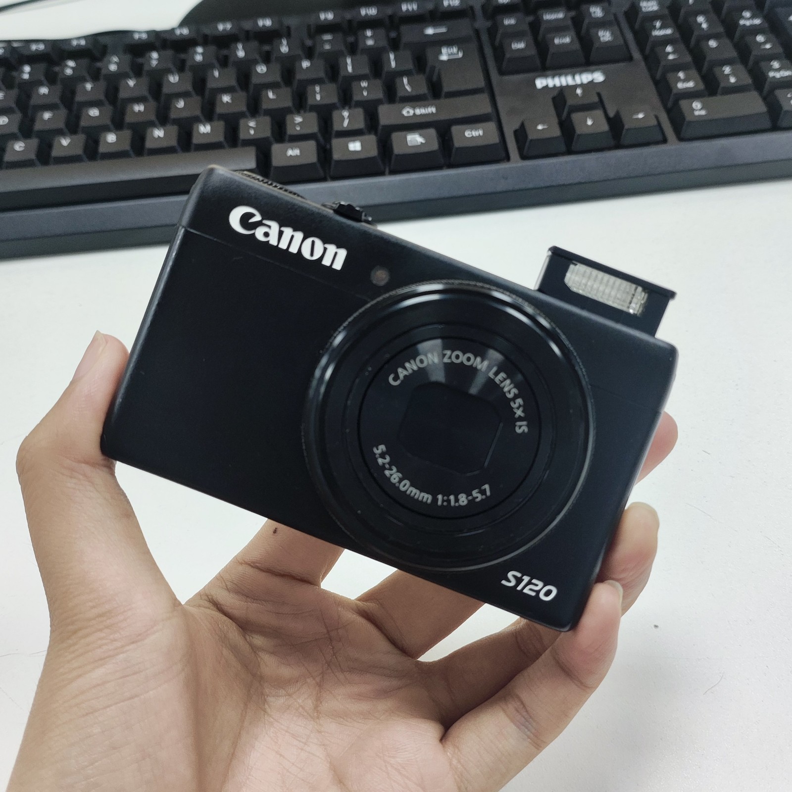 Canon PowerShot S120 Black 12.1MP 5x optical zoom Digital Camera & f/1.8 Lens