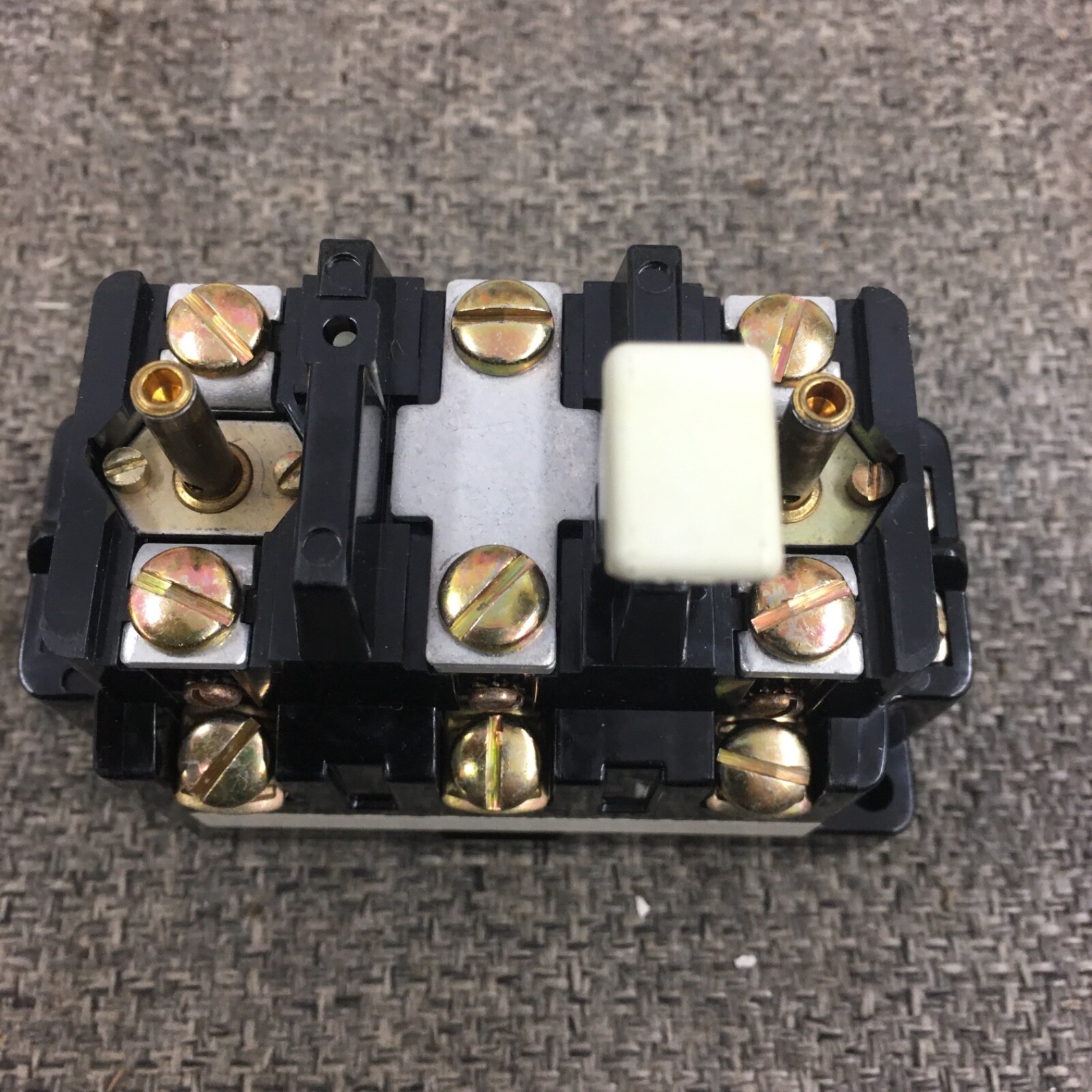 ALLEN BRADLEY 815-BOV15,no box bin14)
