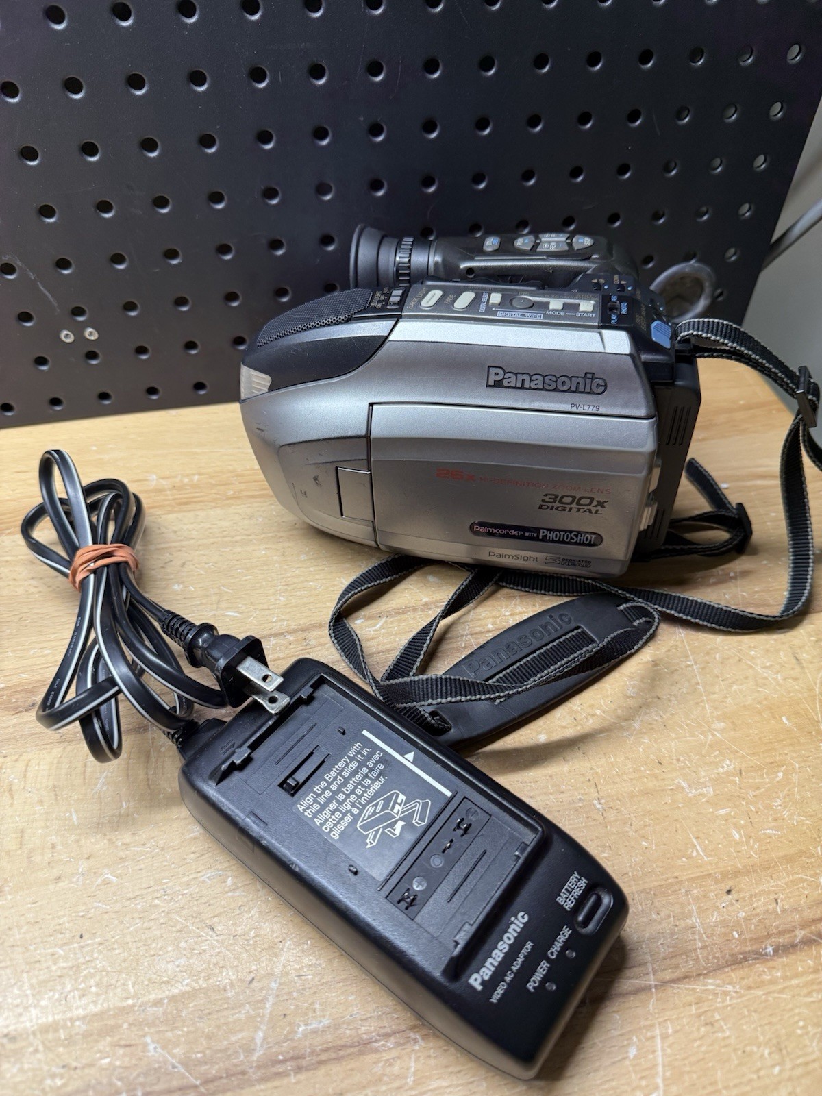 (C) Panasonic Palmcorder PalmSight Camcorder PV-L779D
