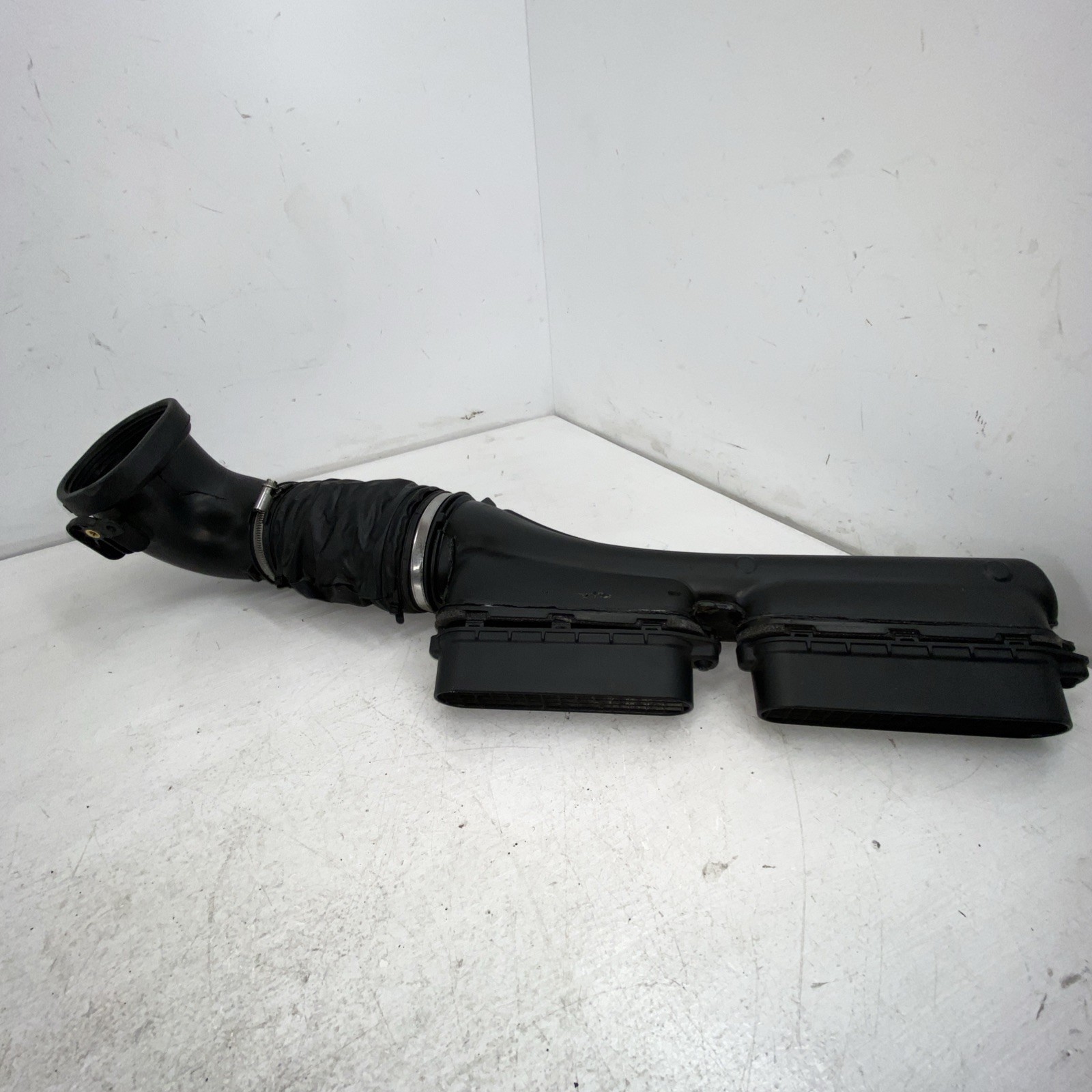 # RANGE ROVER SPORT L494 2019 AIR INTAKE DUCT PIPE JPLA9H707AA