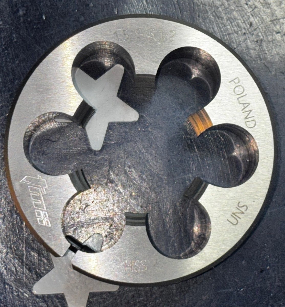 TMX 1.5/8-5.1/2 HSS Adjustable Round Die  5-800-325   Size: 1-5/8”  TPI: 5-1/2