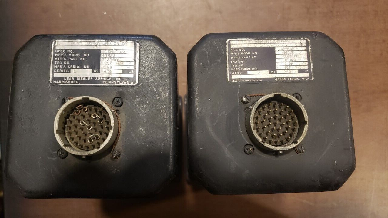(2) LEAR SIEGLER COMPUTER INDICATOR 713100-01 4085A