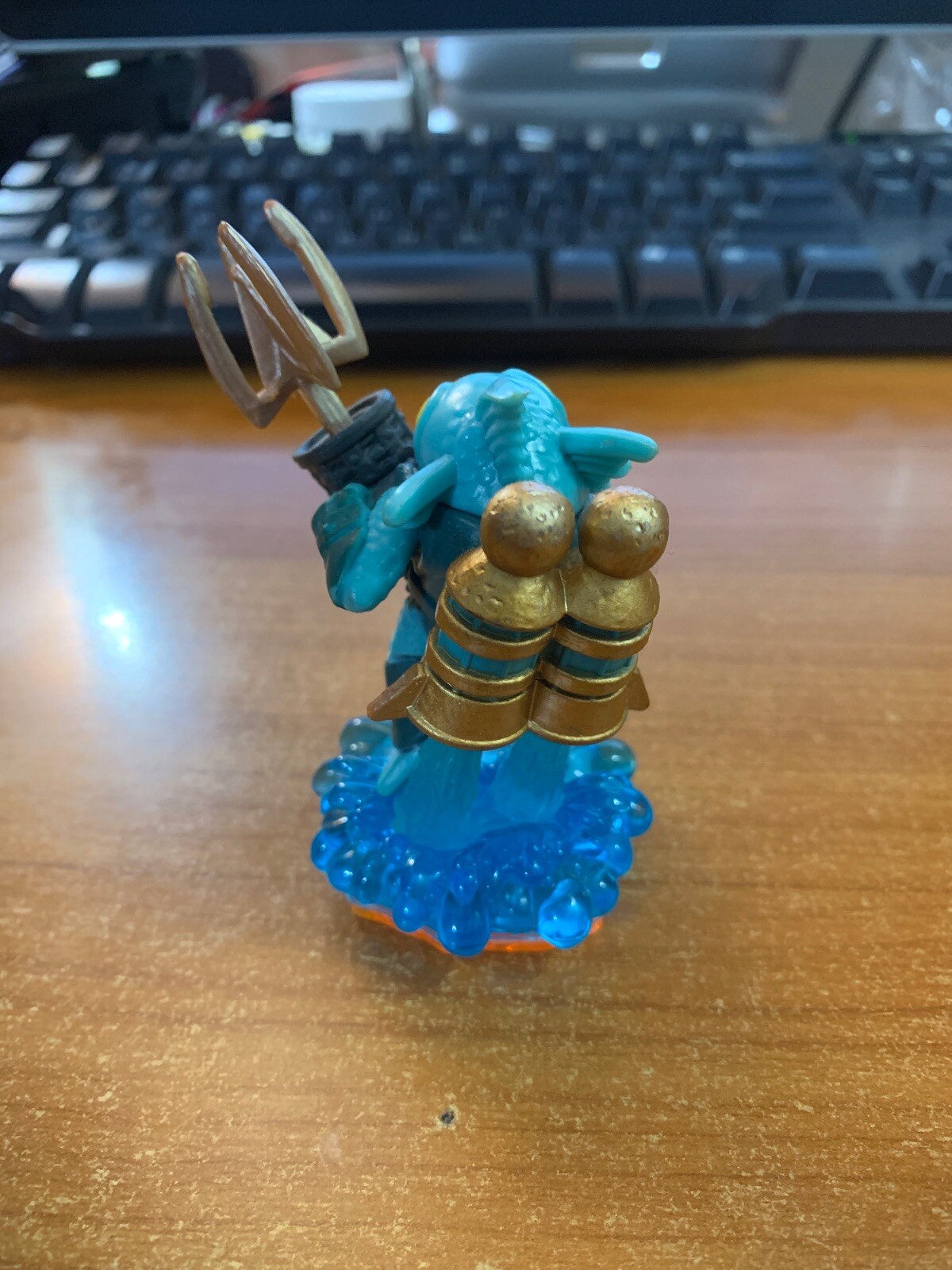 Skylanders Giants GILL GRUNT Figure Orange Base