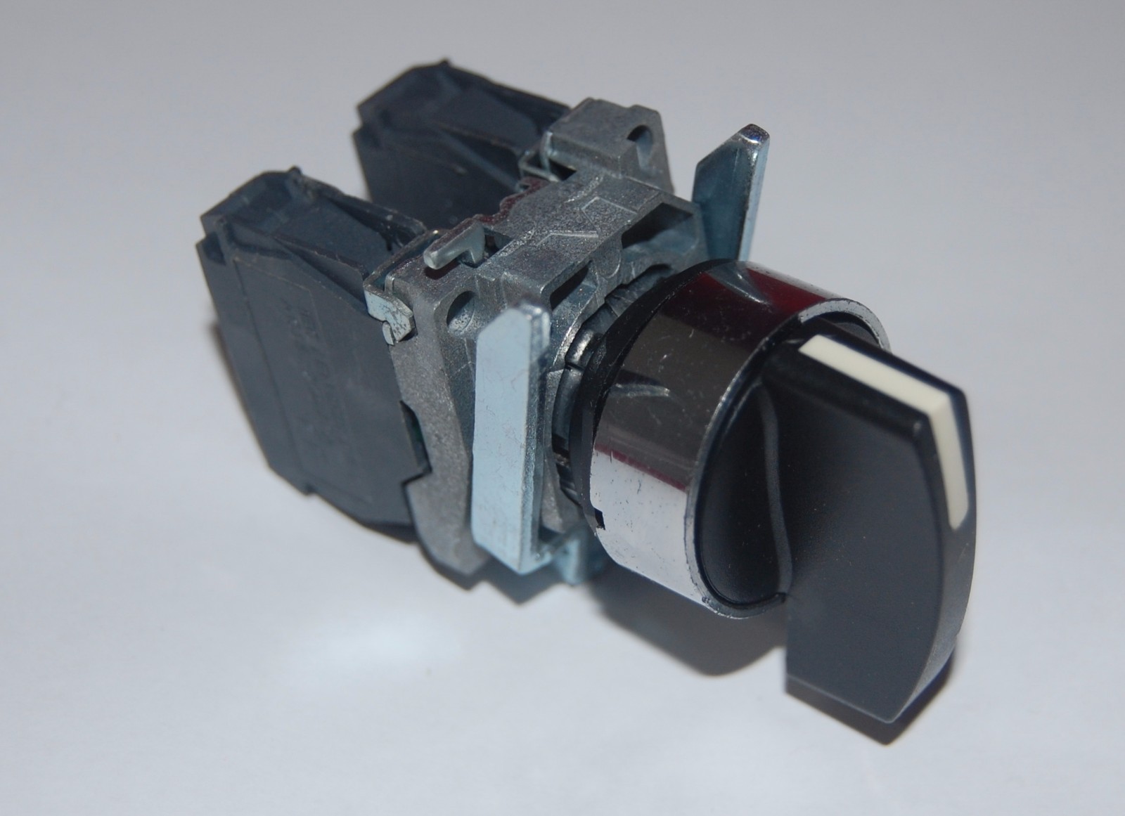 2PCS 22mm Long Handle Latching selector switch 2 Position Fits XB4BJ25 MAINTAIN