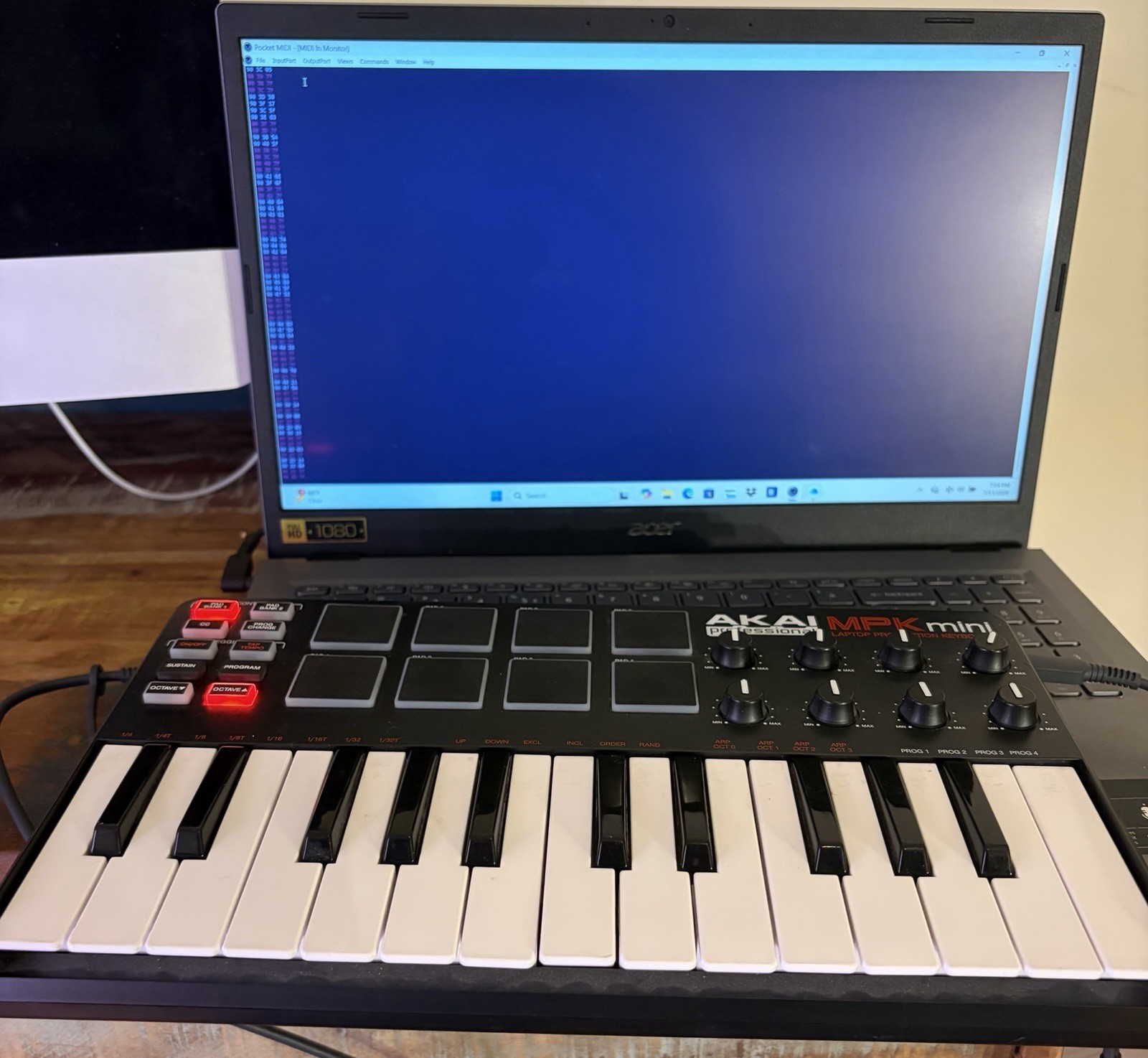 Akai MPK Mini MK1 USB MIDI Keyboard Controller Fully Tested All Keys Pads Work