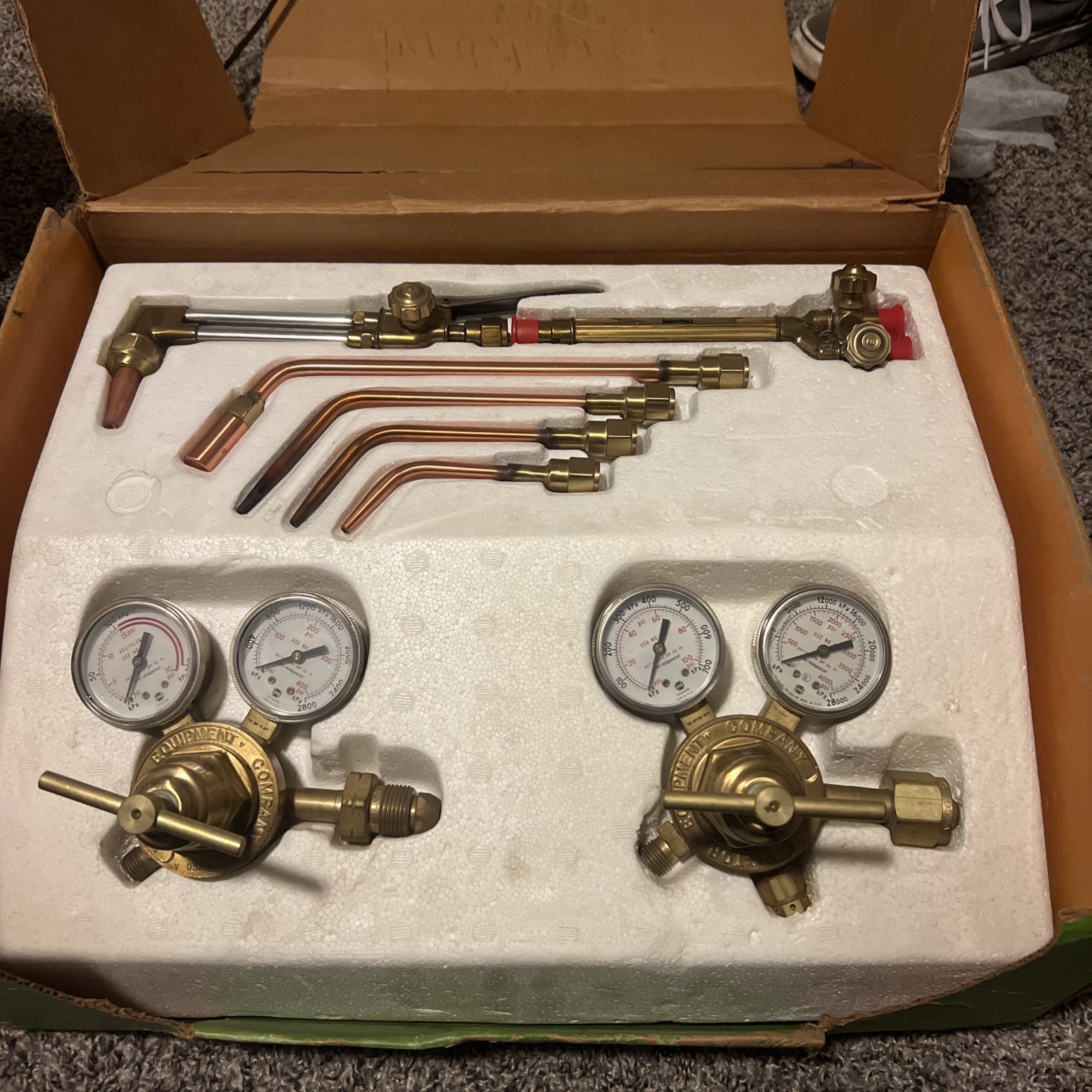 Victor Super Range Welding and Cutting Outfit Regulators and Hose Tips