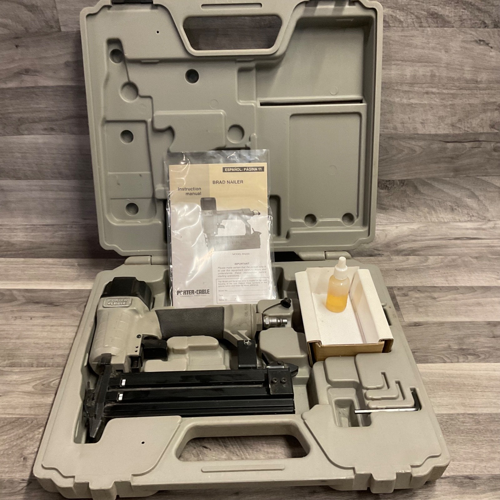 PORTER-CABLE BN200 18-Gauge Brad Nailer Nail Gun & Case & Manual