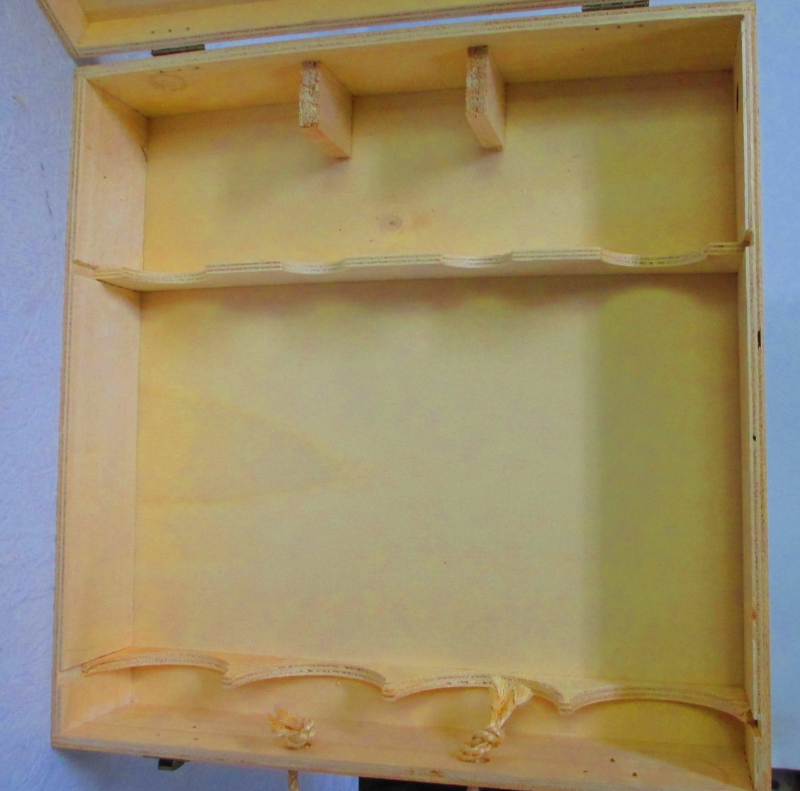 Bolla Gift Selection Wine Box - late 20th Century Empty Rope Handles