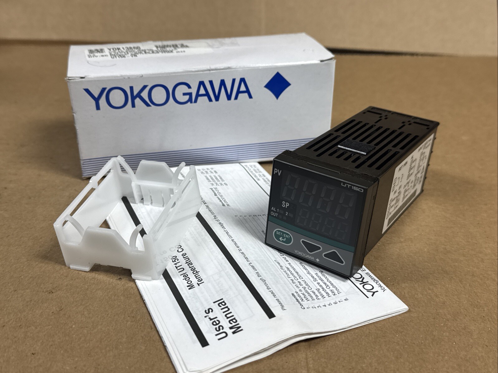 NEW YOKOGAWA UT150 -VN Temperature Controller 100-240V SURPLUS FAST SHIPPING