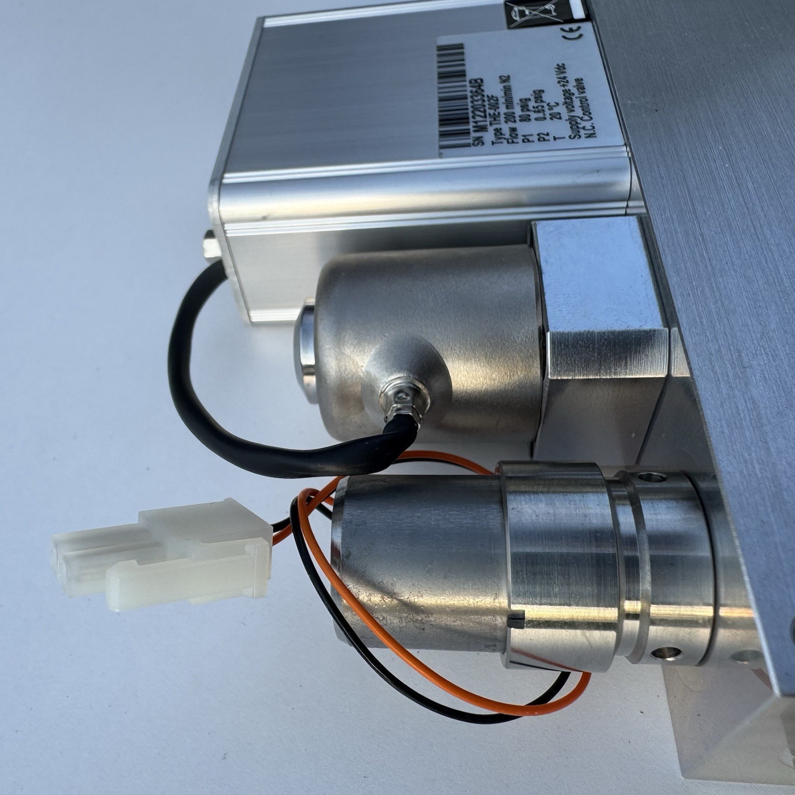 Bronkhorst THE-002F Mani-Flow Mass Flow Controller 200 ml/min N2 24V