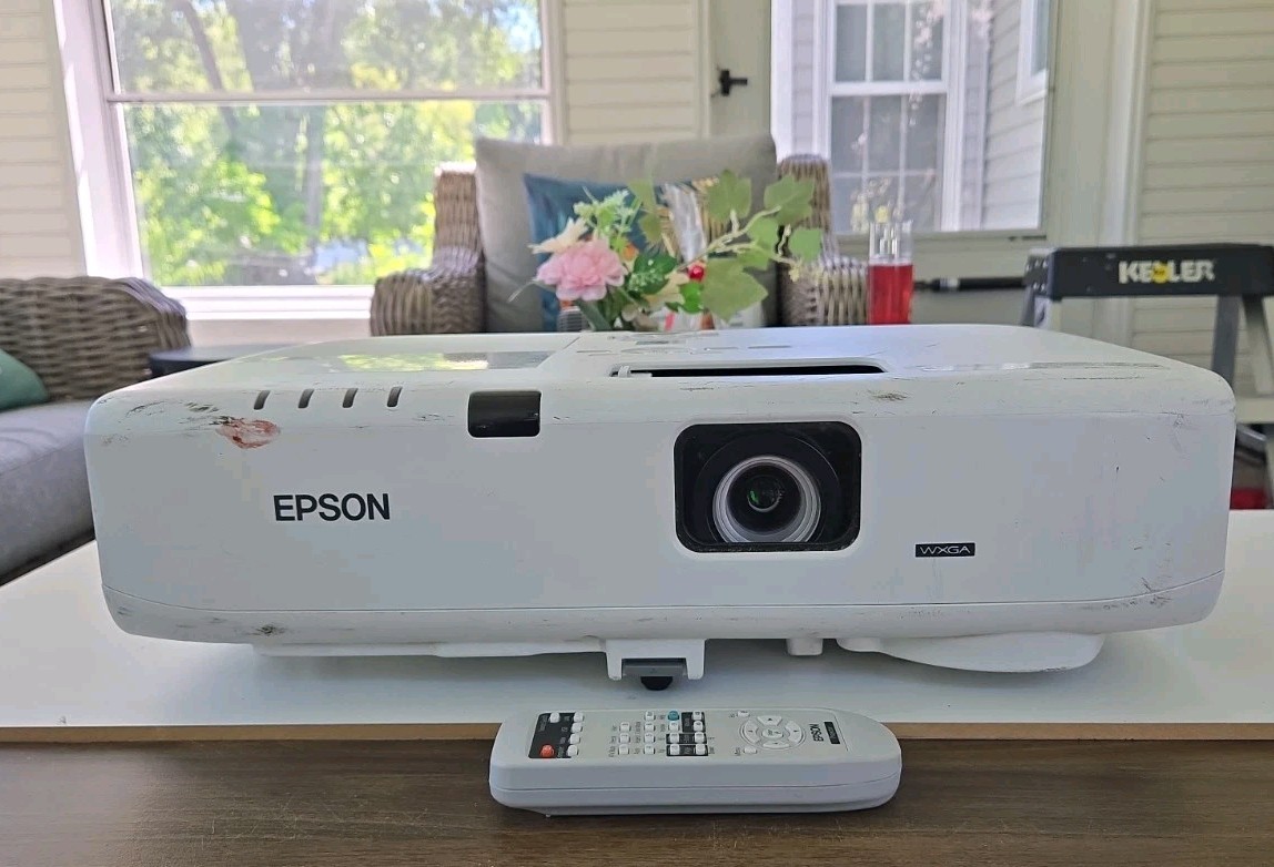 Epson PowerLite D6155W WXGA Projector w/Remote–For Parts/Repair –Lines/Display