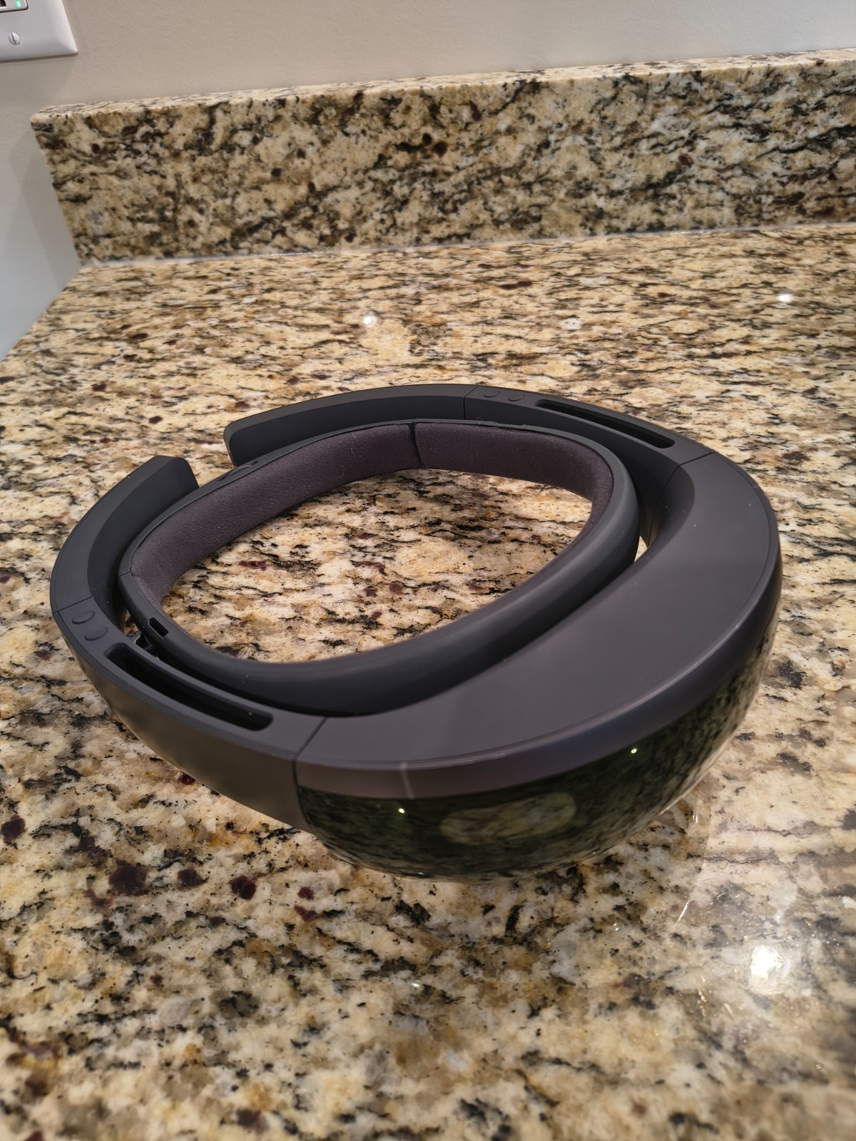 Microsoft HoloLens Developer Edition 1st Generation & Genuine Carry Case
