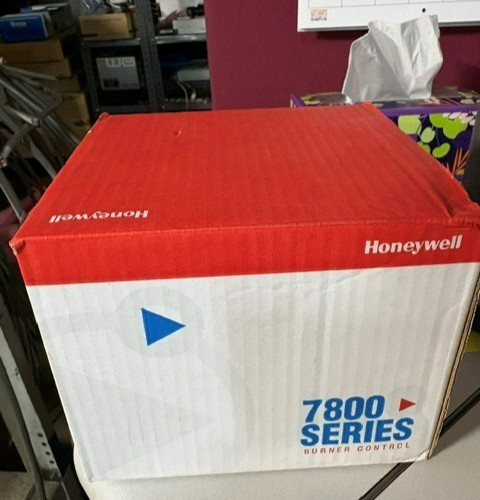 Honeywell Automatic Programming Control. RM7840L1018.  New in box!!