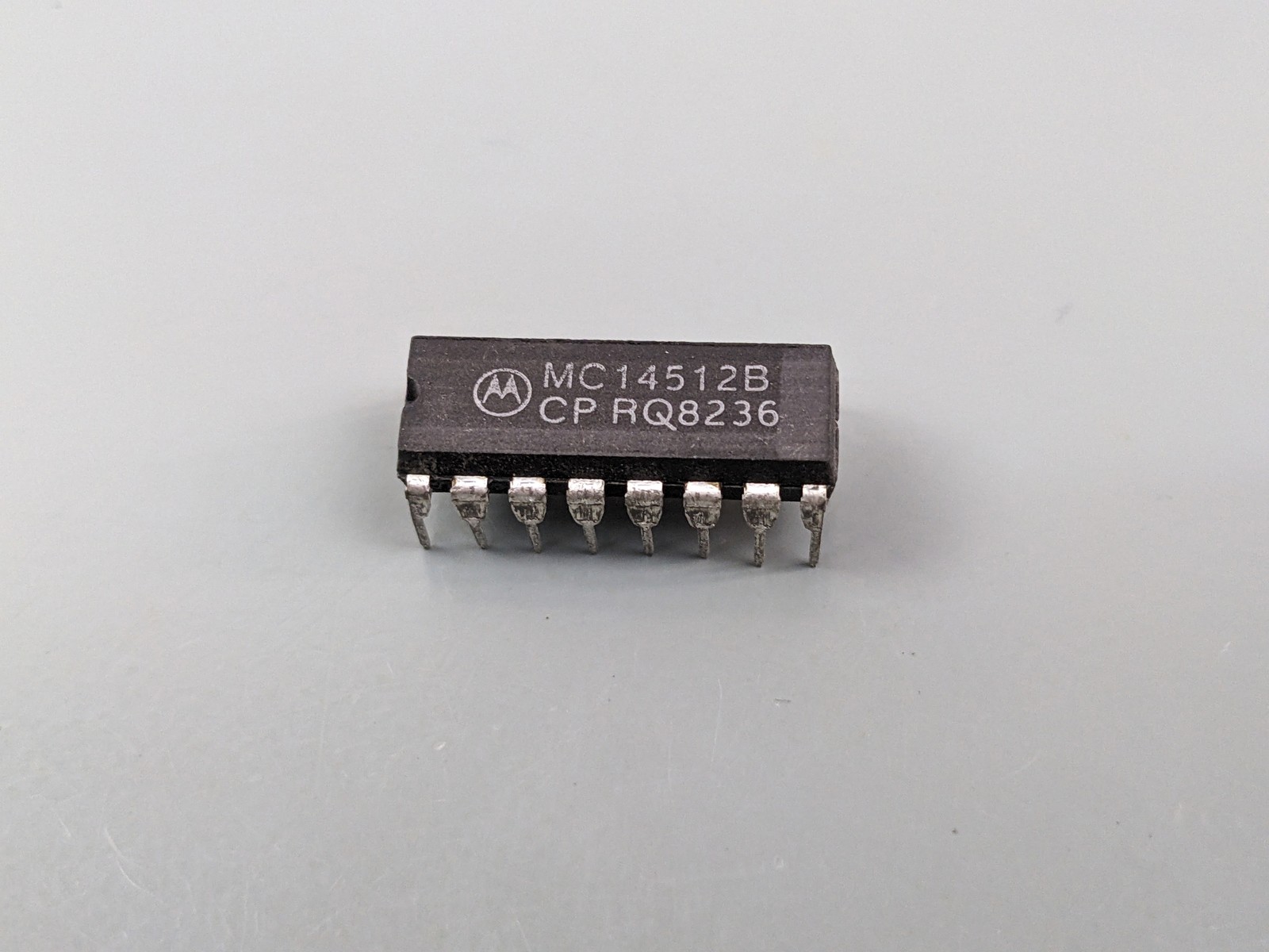(2) MC14512BCP ICs 8-input multiplexer (data selector) Motorola, NOS
