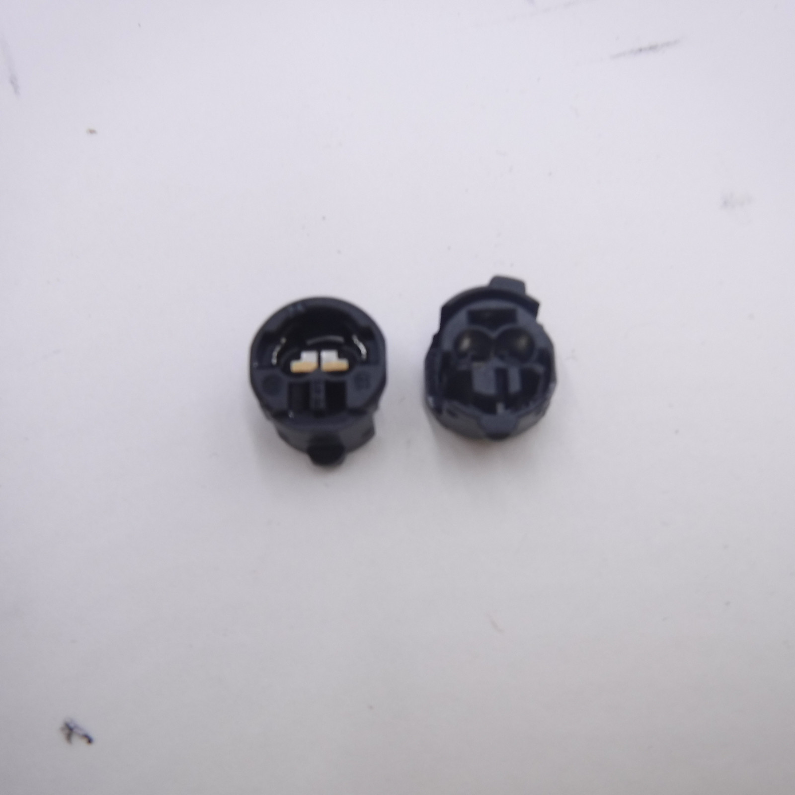 2500 Pack Amphenol AK2 Retainer With Integrated Short Clip Fits Ø11mm Ignitors