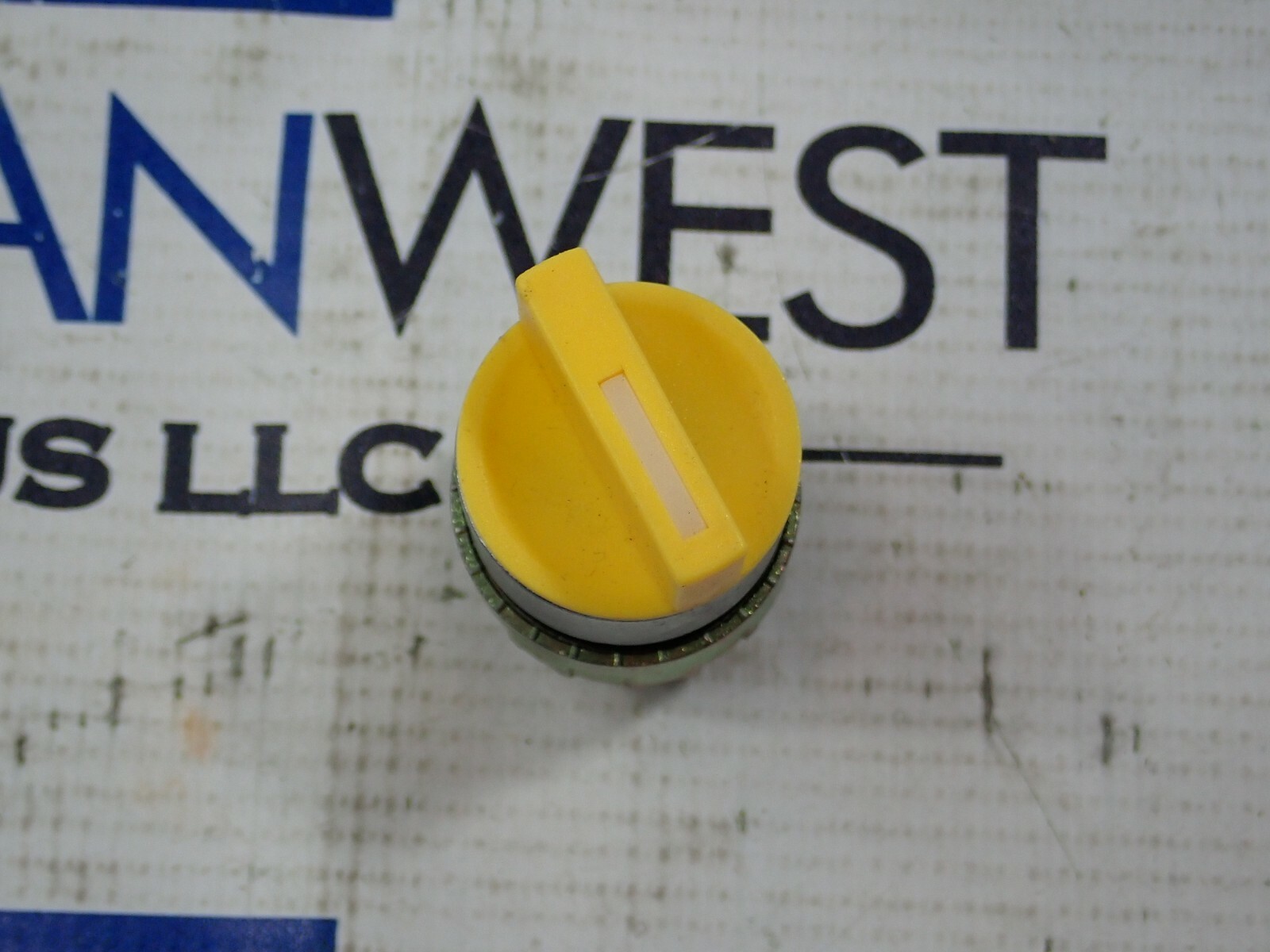 GE 080SMDG Selector Switch Knob 2 Position yellow