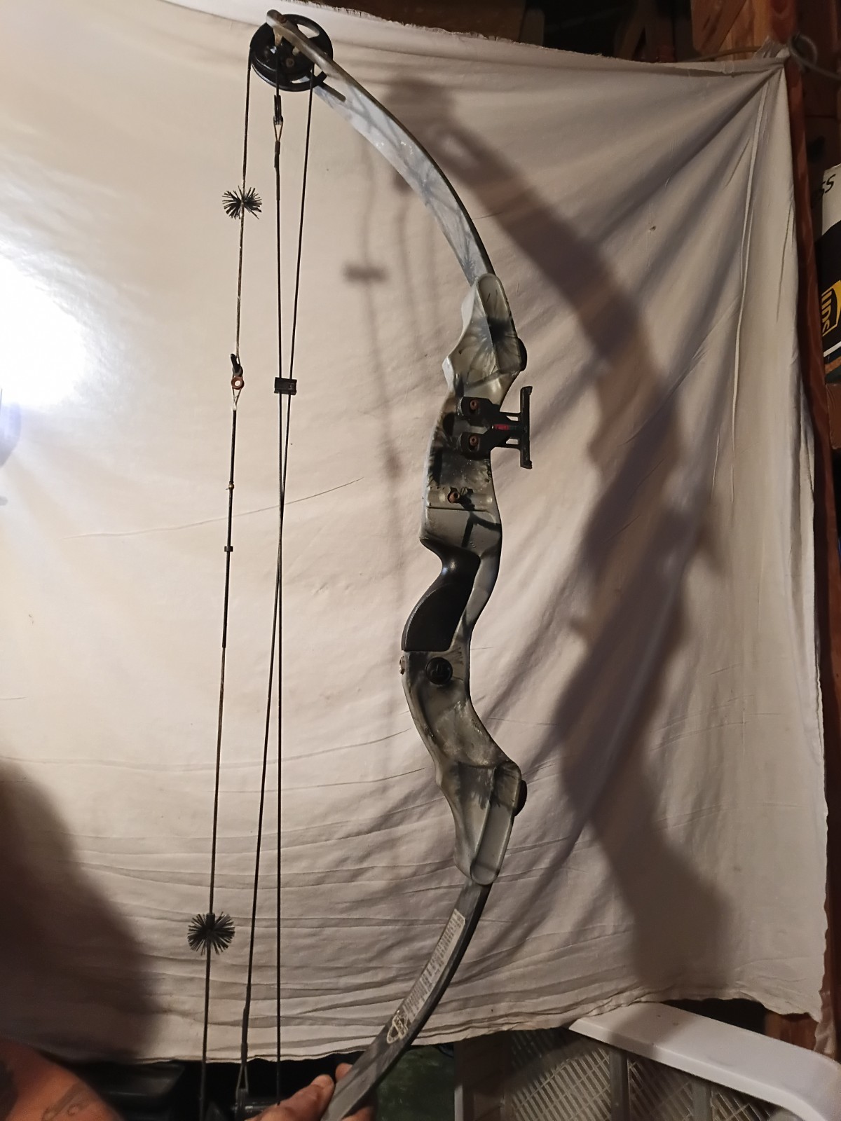 Bear Archery Legit Right Hand Camo Compound Bow 70lb 29in Draw, 31in