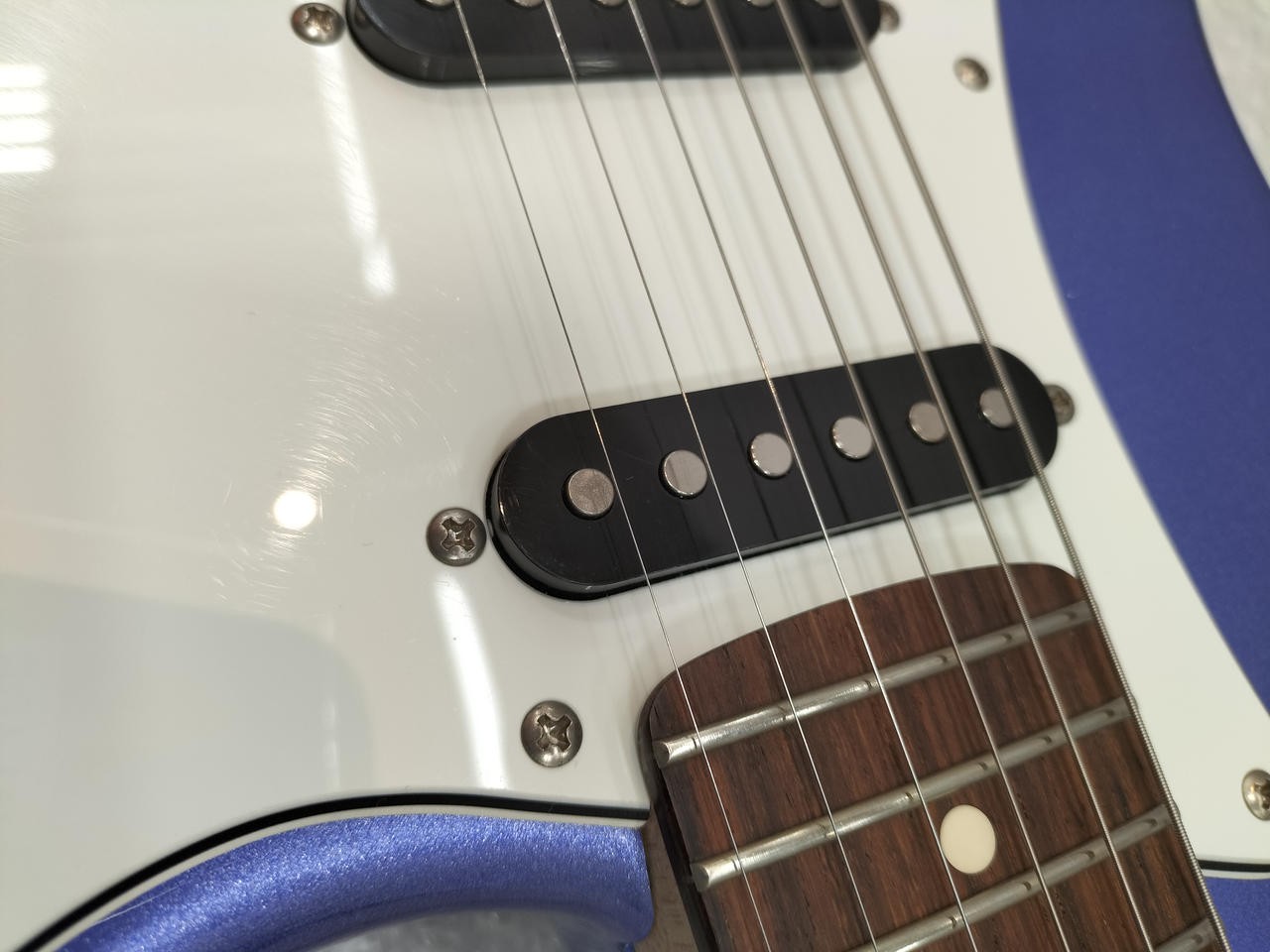 SQUIER OMTEMPORARY STRATCASTER HSS Electric Guitar