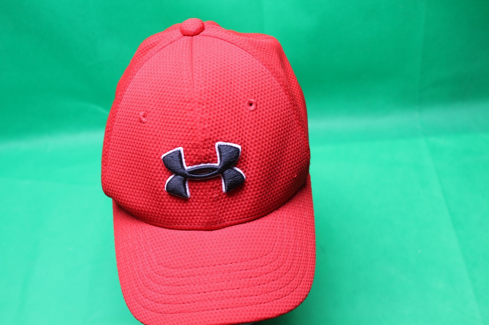 Under Armour Red Baseball Cap hat Black Logo Youth Classic Fit S/M Fitted