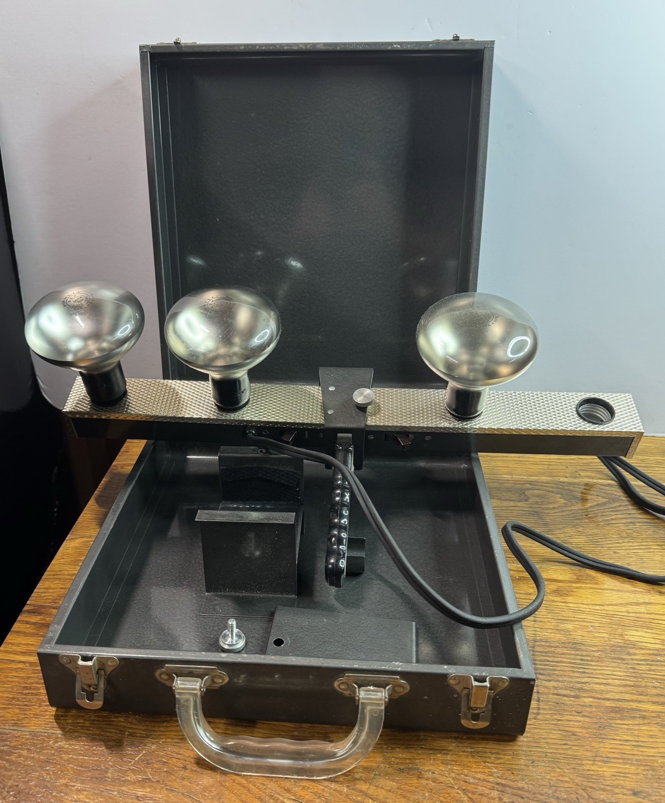 CKC Sunset Deluxe Flood Light Movie Lamp Bar w/ 3 x GE BEP 300W Bulbs and Case
