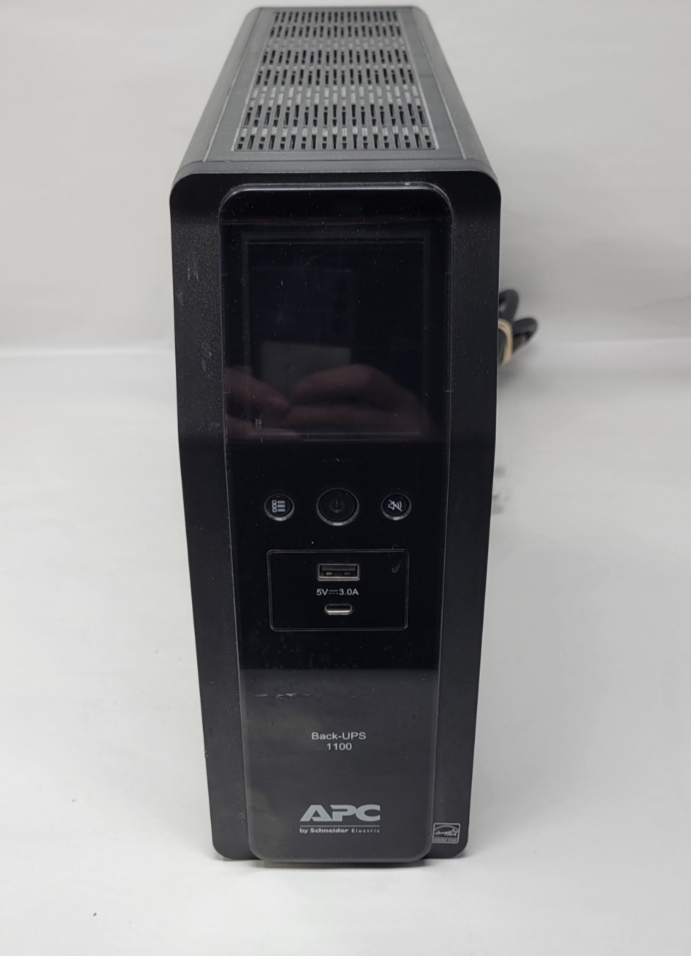APC 1100VA 600watts Battery Backup Power Supply BN1100M2 - NO BATTERIES - TESTED