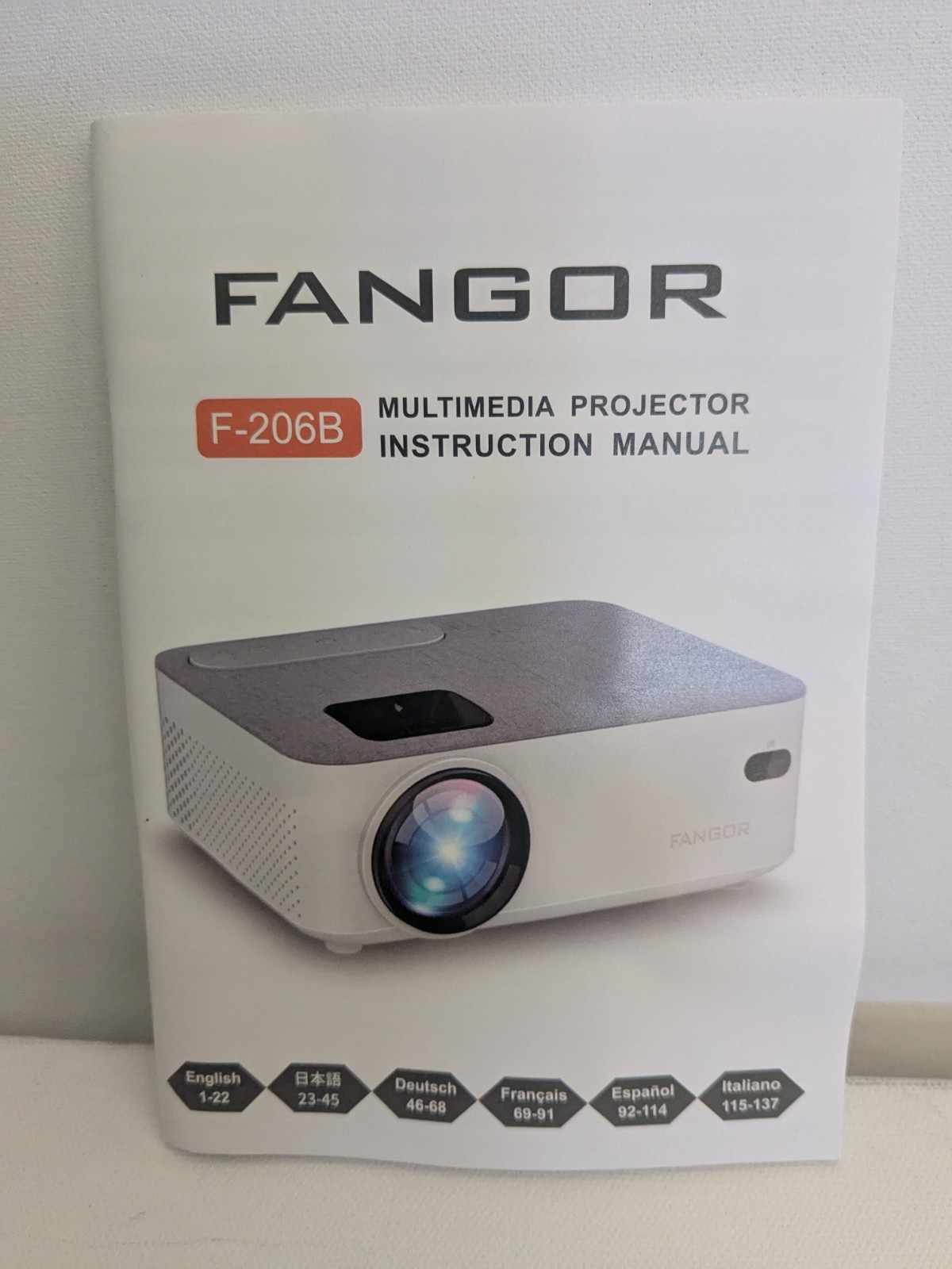 FANGOR Multimedia Projector Bundle Model F-206B with carrying case