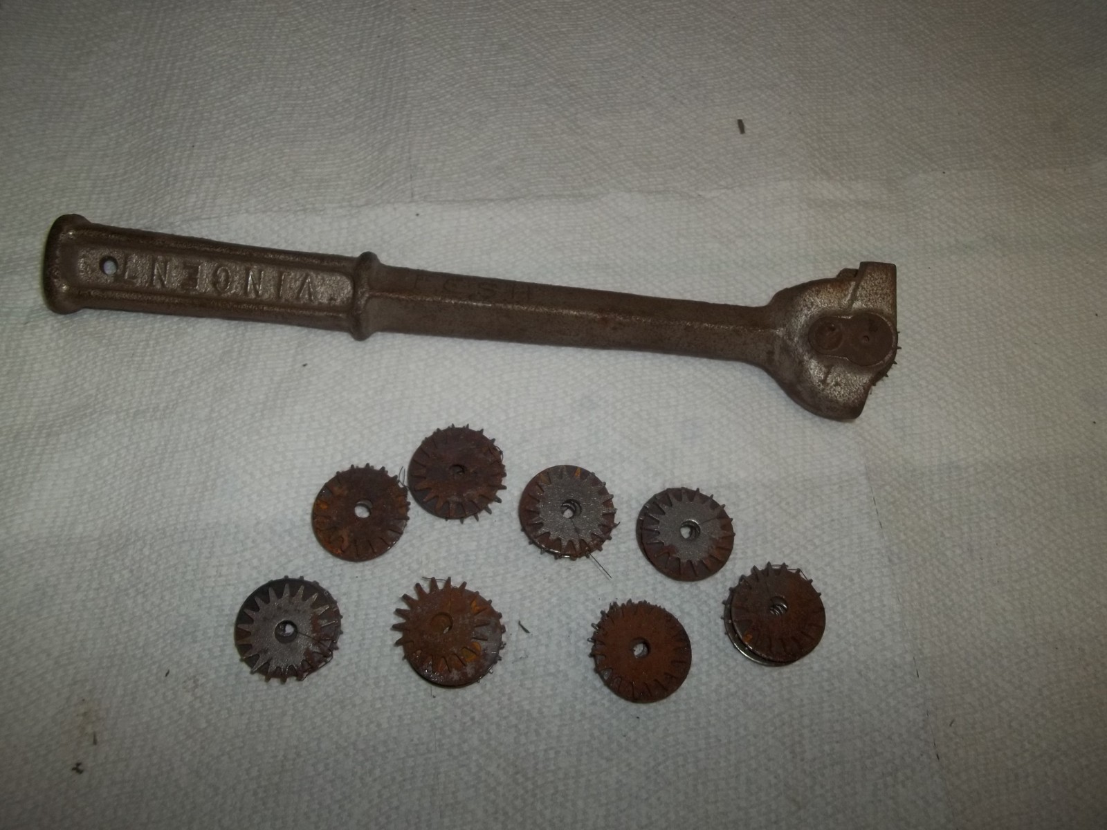 VINCENT DETROIT GRINDING WHEEL DRESSER WITH 8 REPLACEMENT CUTTERS