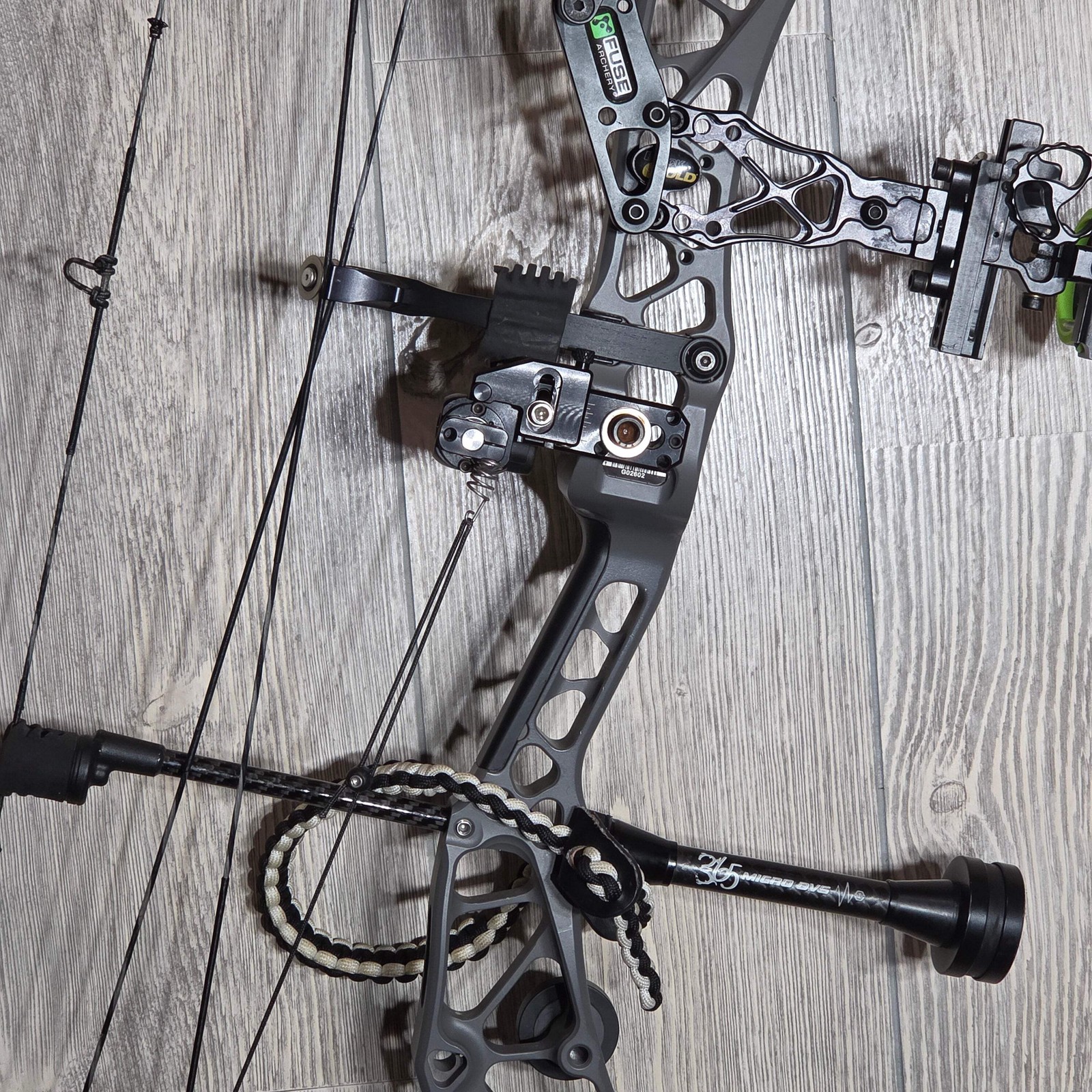Used Bowtech Revolt 30" 70lb RH Gray Bow