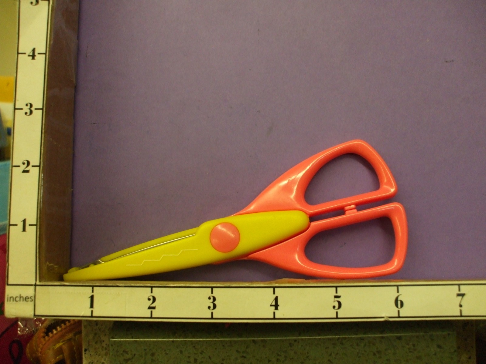 Decorative Edge Scissor as pictured 28G