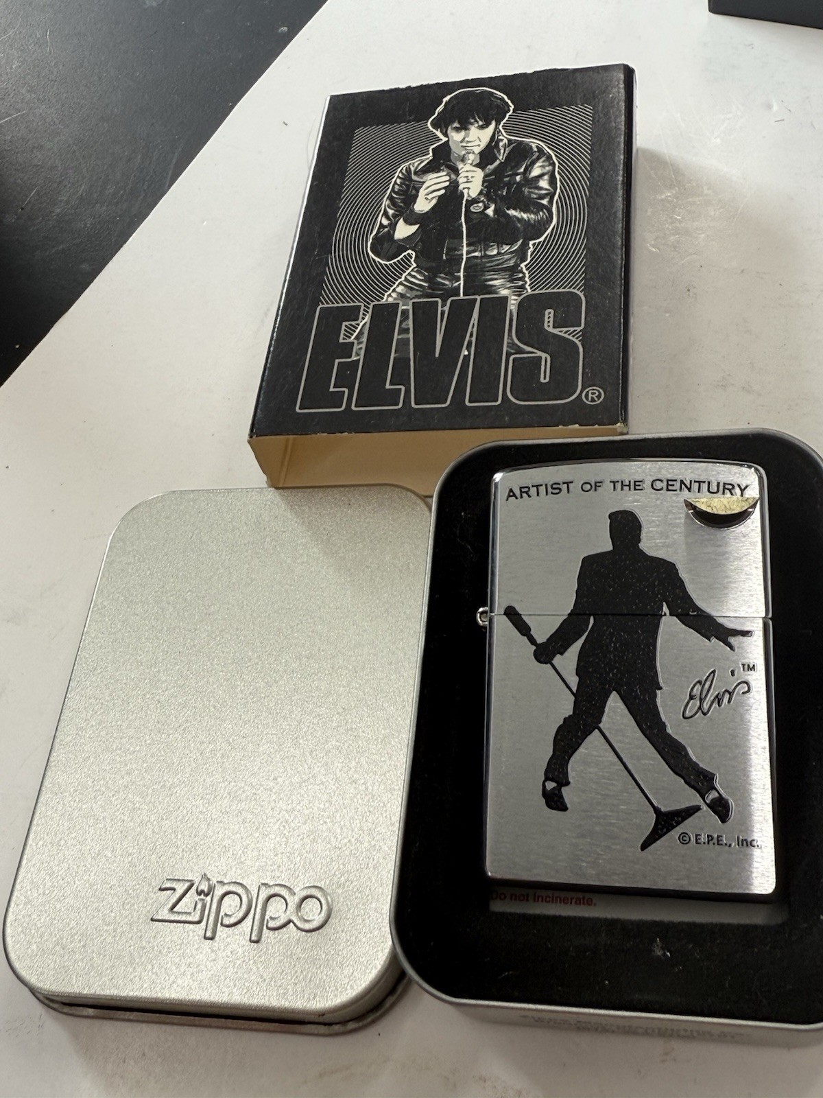 ZIPPO 2000 ELVIS PRESLEY ARTIST OF THE CENTURY LIGHTER SEALED IN BOX G520