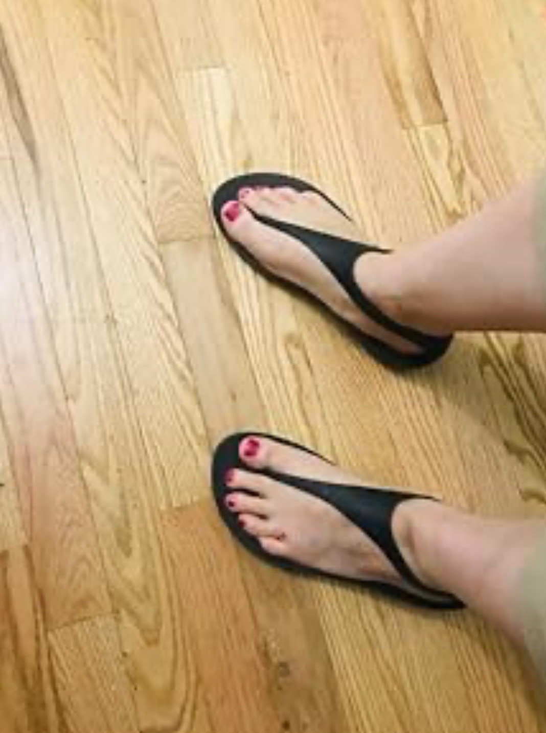 Crocs Serena Sexi Flip Flop Thong Strappy Sandals Size 9 Brown Neutral Casual