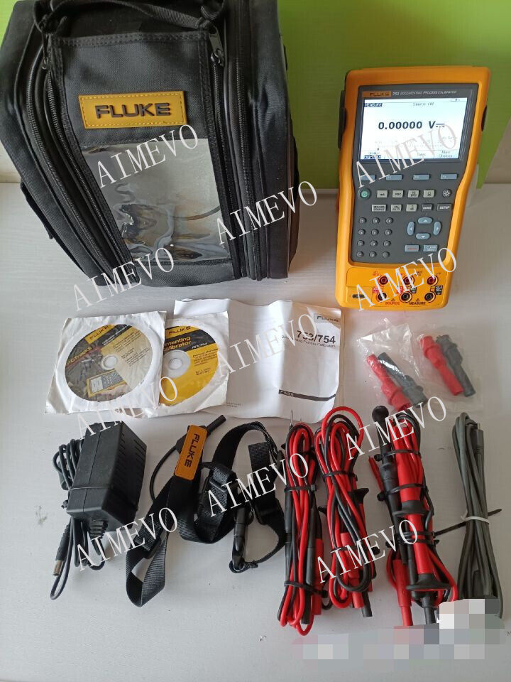 Fluke 753 Documenting Process Calibrator w/Accessories