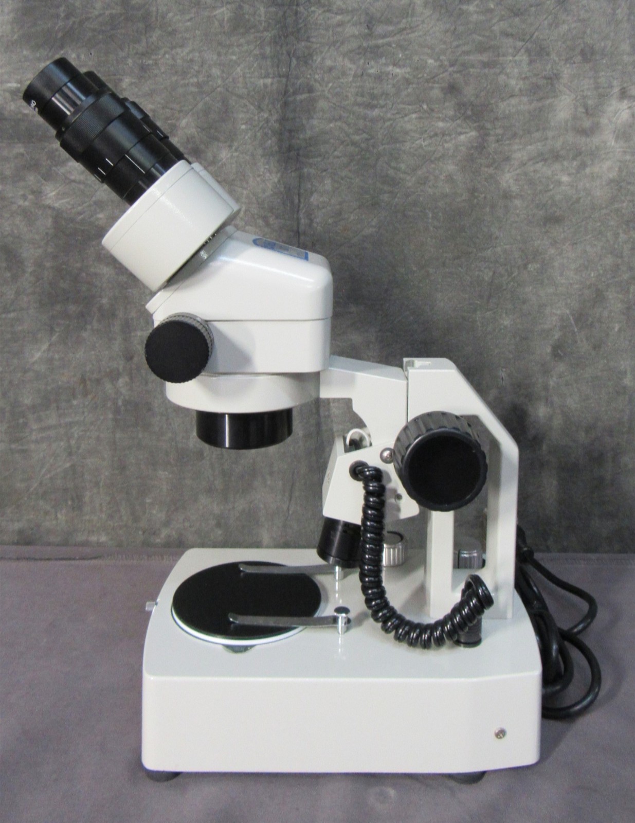 * MEIJI Techno EMZ-10 Stereo Zoom Microscope w/ Illuminated Base