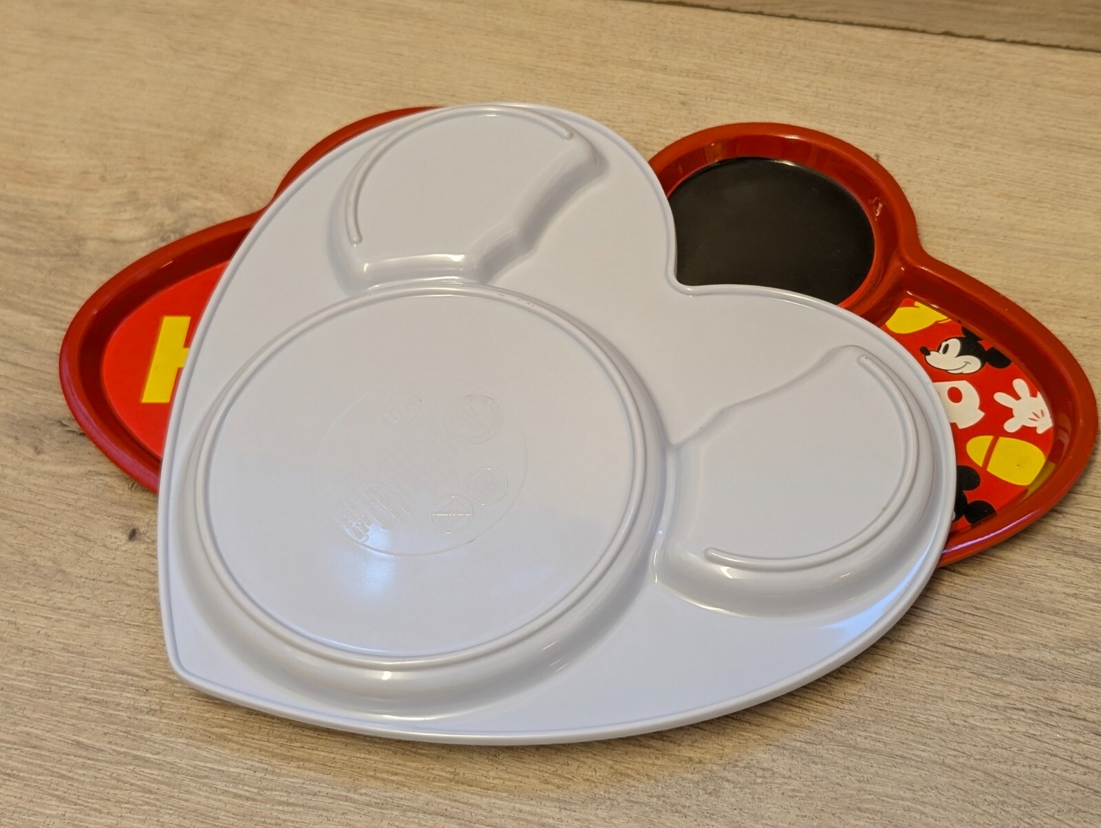 Disney Store mickey and minnie mouse plastic childrens plates