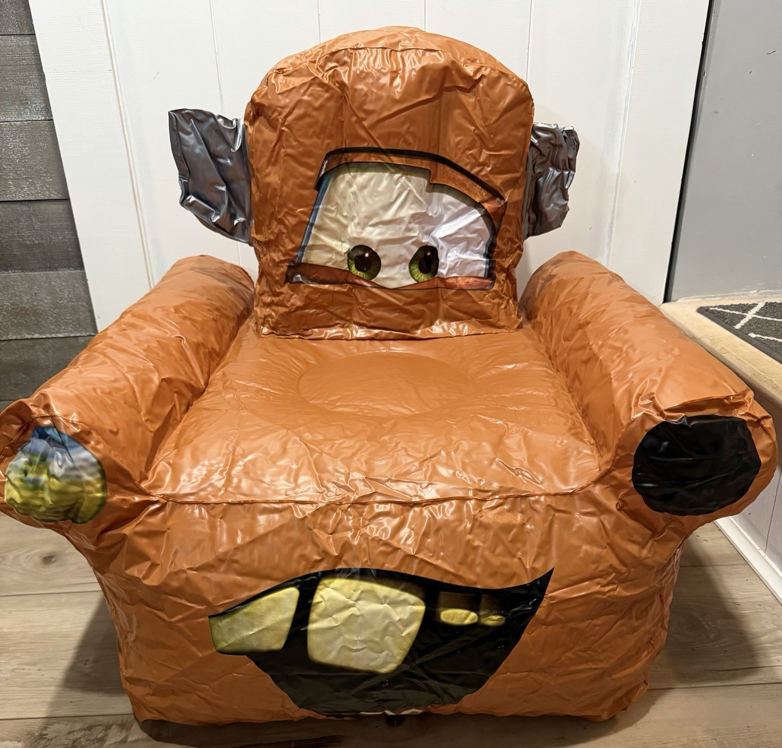 Y2K 2006 DISNEY CARS Tow mater Inflatable Car Chair Retired RARE