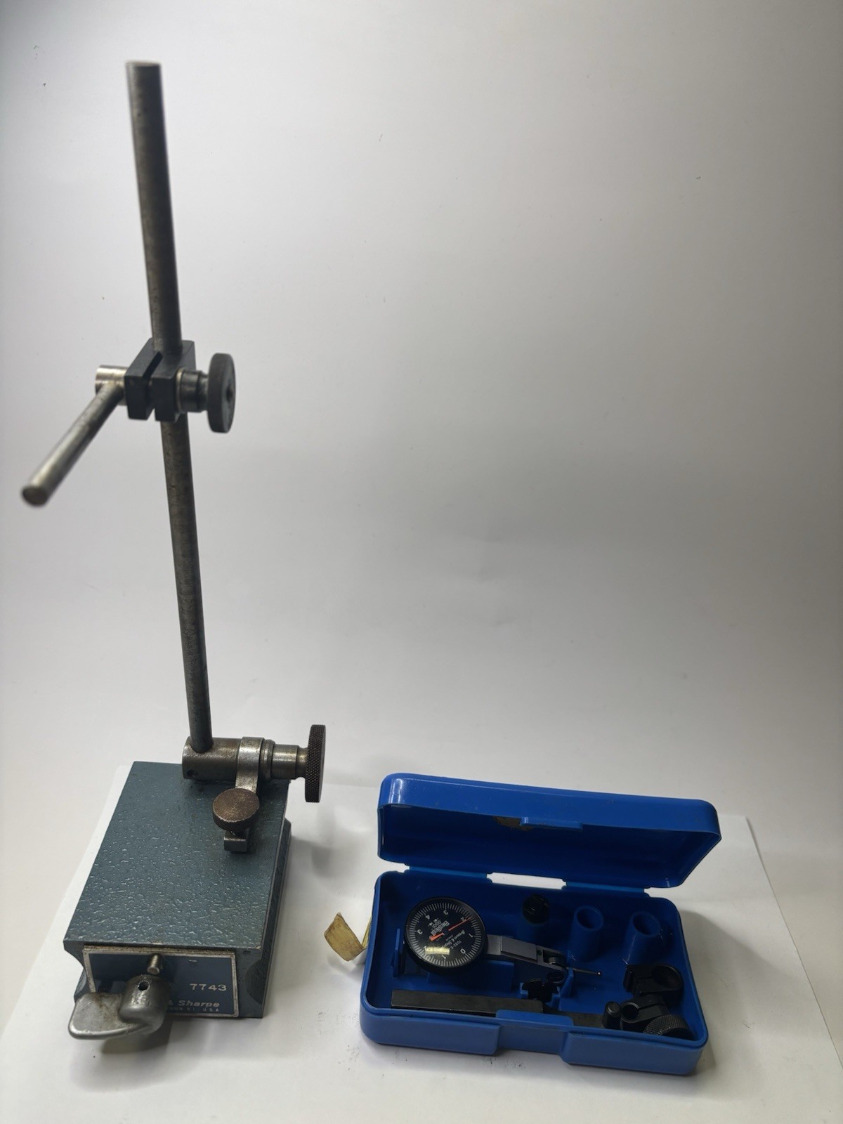 Brown & Sharpe 7743 Magnetic base with Bestest 7032-5 Dial Indicator