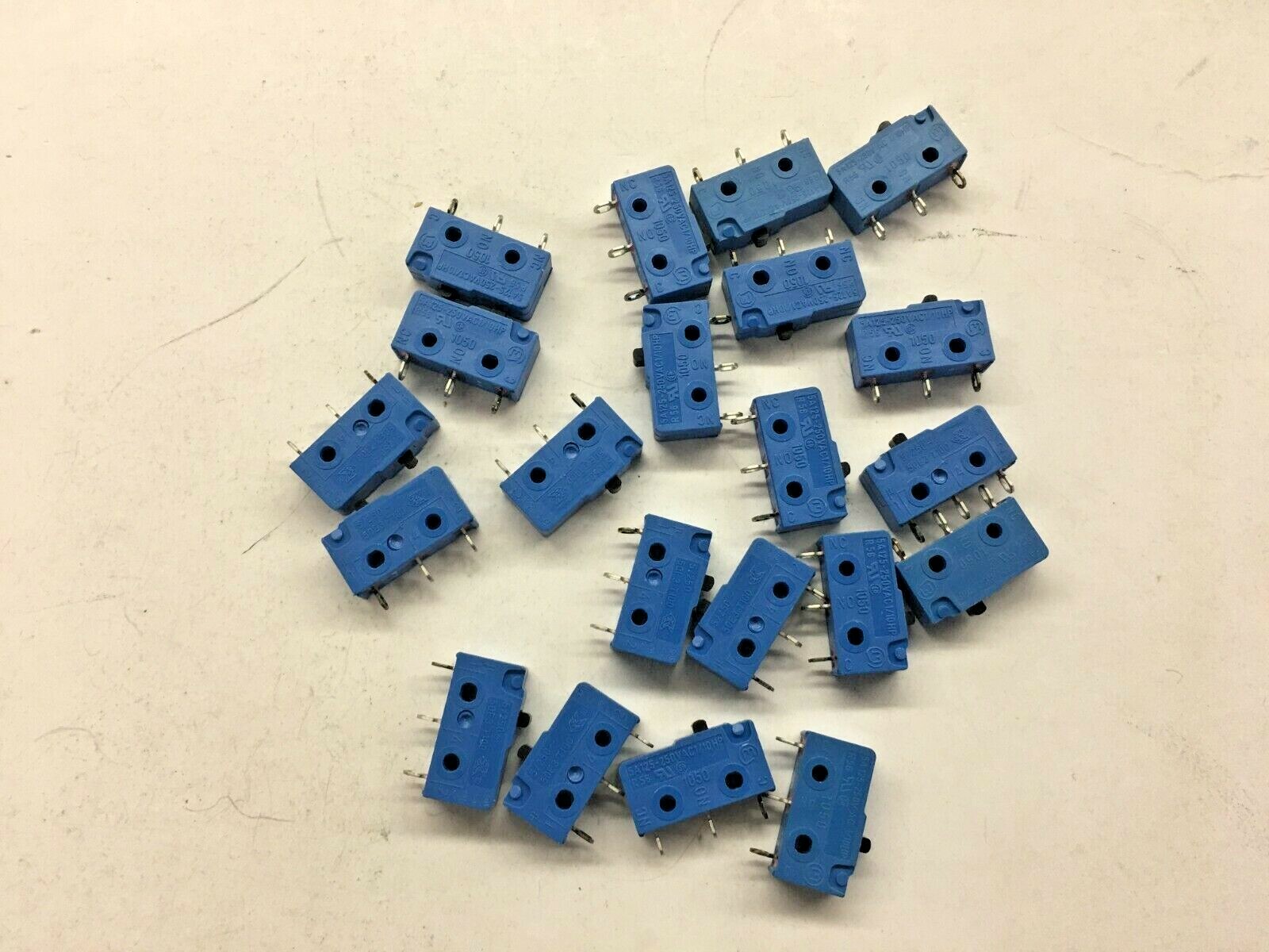 (7 PIECE LOT) 1050-0102, Snap-action Switch, SPDT, Momentary, Button, 5A, Solder