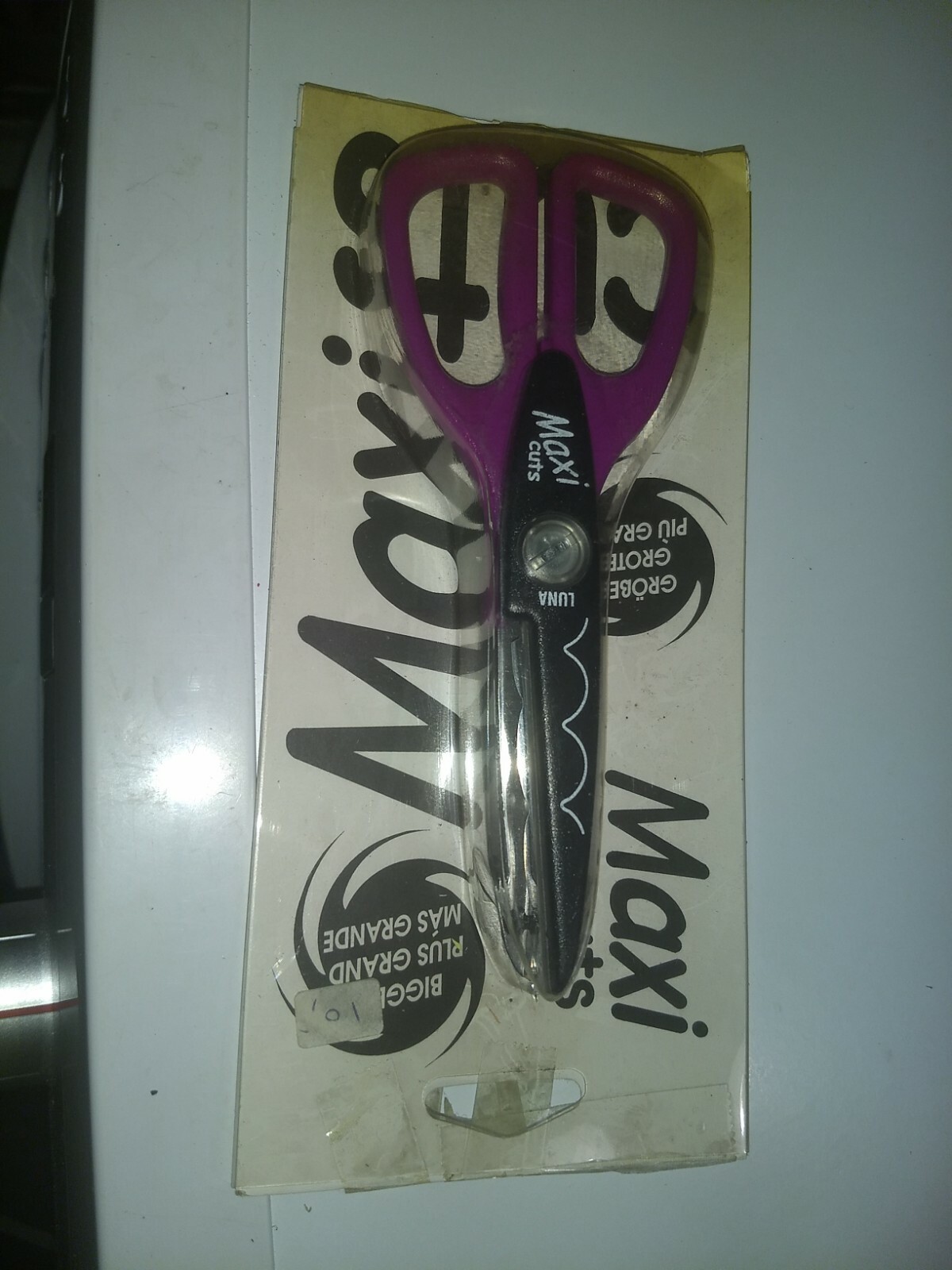 MAXI CUTS SCISSORS FOR CRAFTS ETC NEW LUNA   (F)